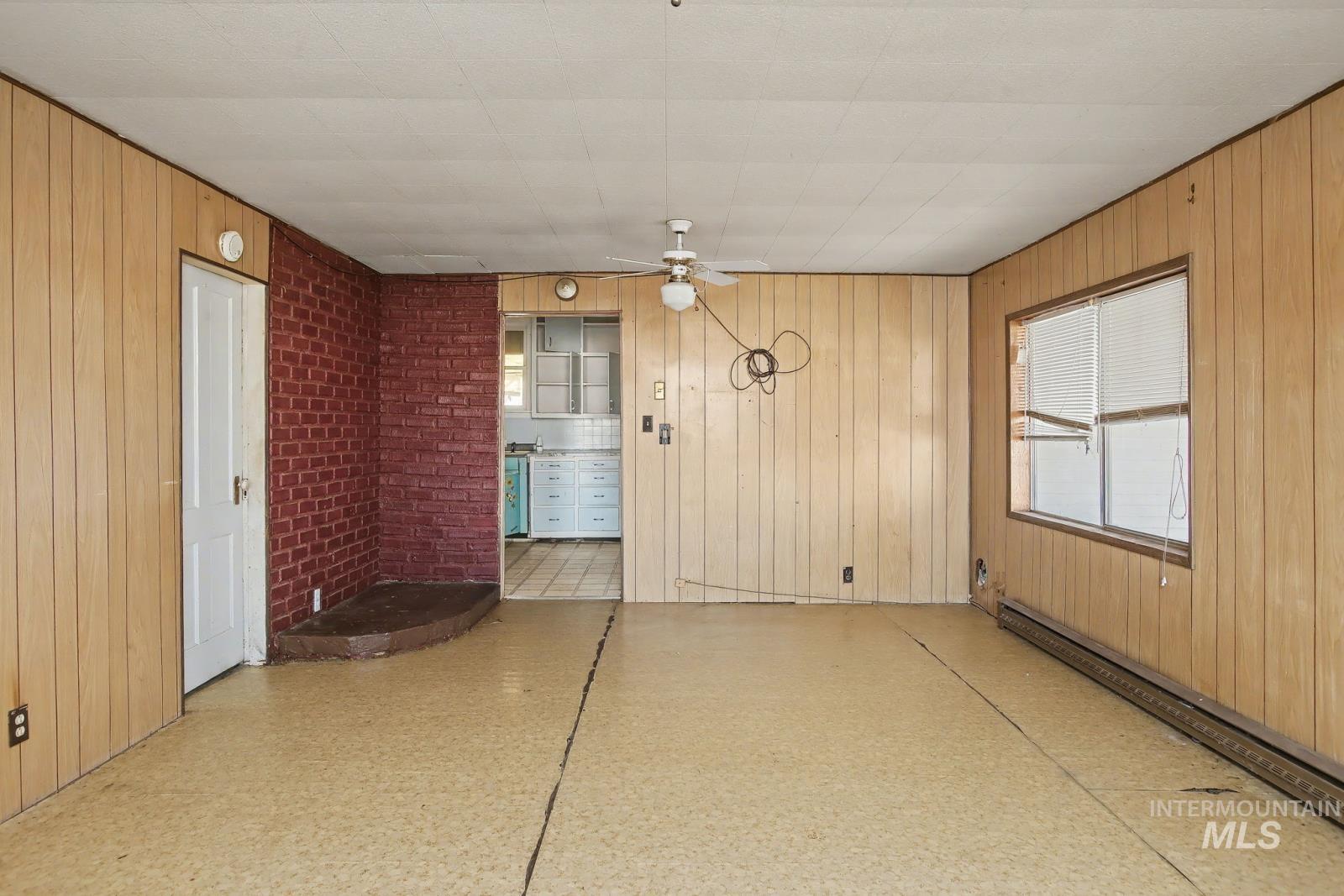 332 High Street, Pomeroy, Washington 99347, 2 Bedrooms, 1 Bathroom, Residential For Sale, Price $92,000,MLS 98971881