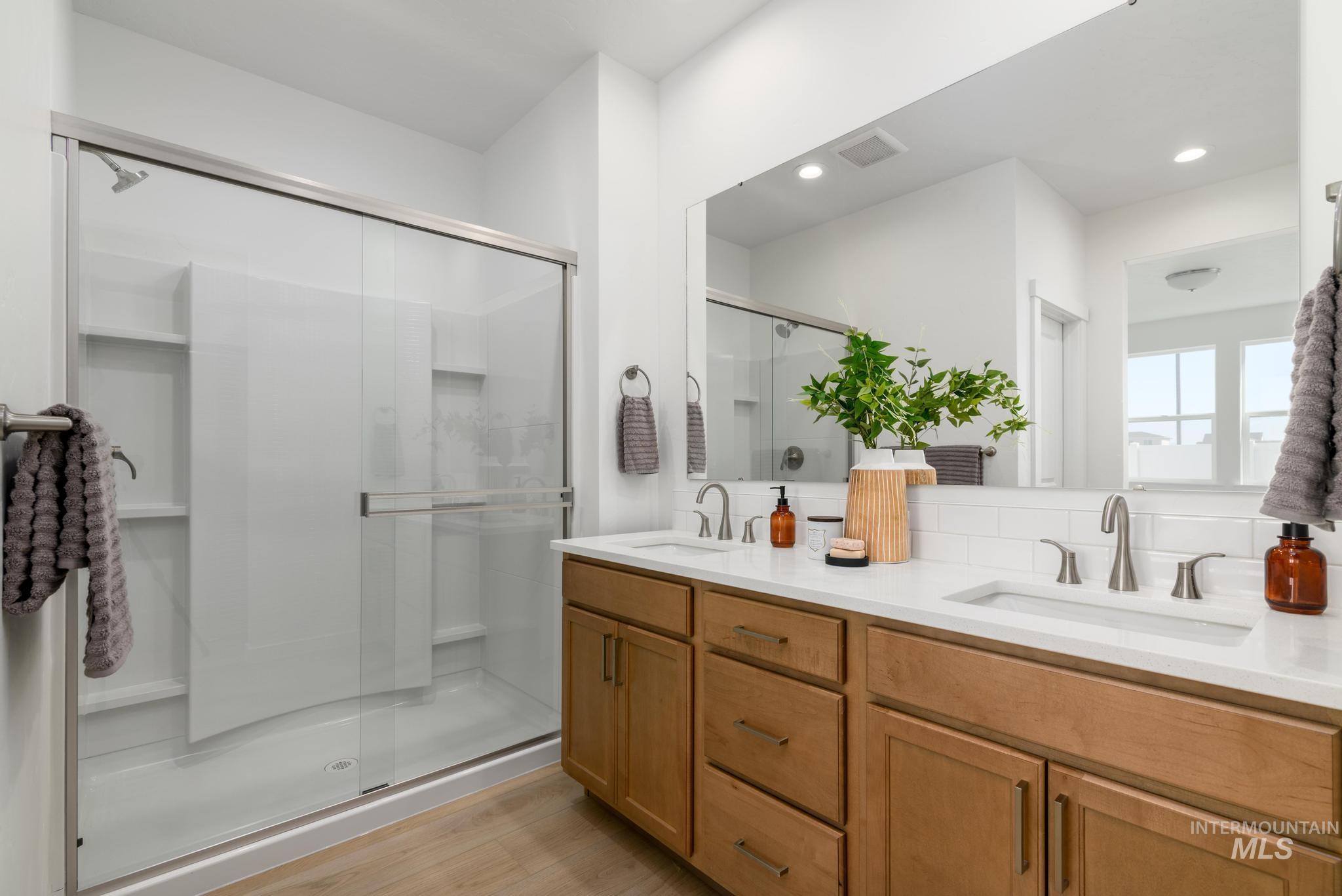 14742 Wing Spread Dr, Caldwell, Idaho 83607, 3 Bedrooms, 2 Bathrooms, Residential For Sale, Price $384,000,MLS 98971882