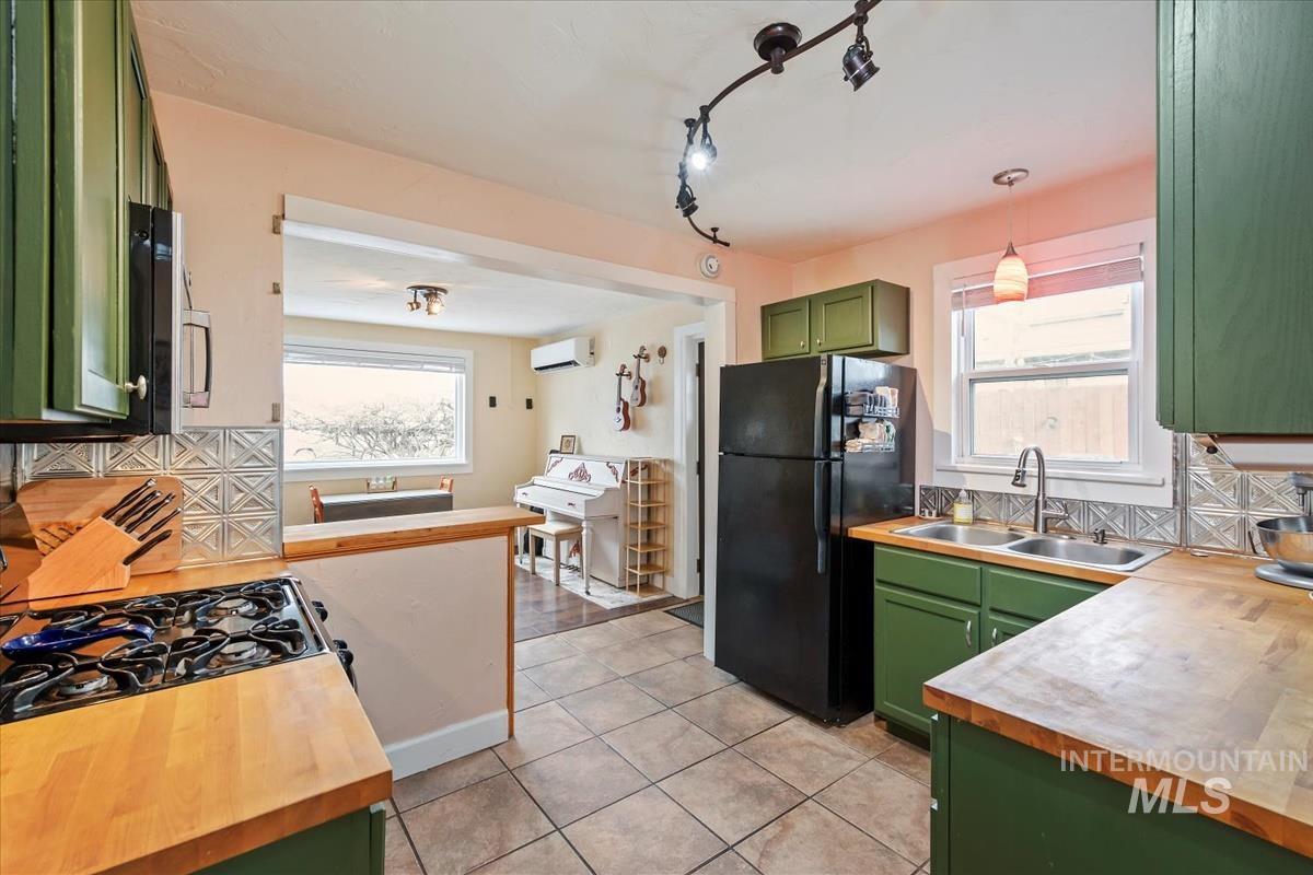 2837 W Ona St, Boise, Idaho 83705, 2 Bedrooms, 1 Bathroom, Residential For Sale, Price $359,900,MLS 98971884