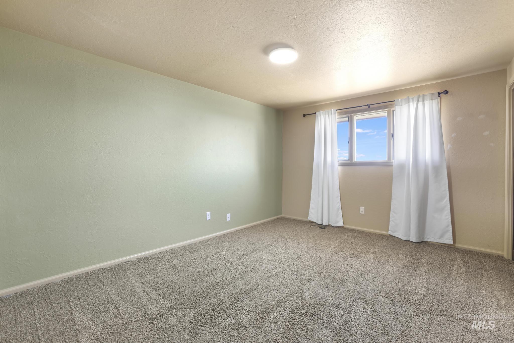 298 S 300 East, Jerome, Idaho 83300-1, 3 Bedrooms, 2.5 Bathrooms, Residential For Sale, Price $429,000,MLS 98971885