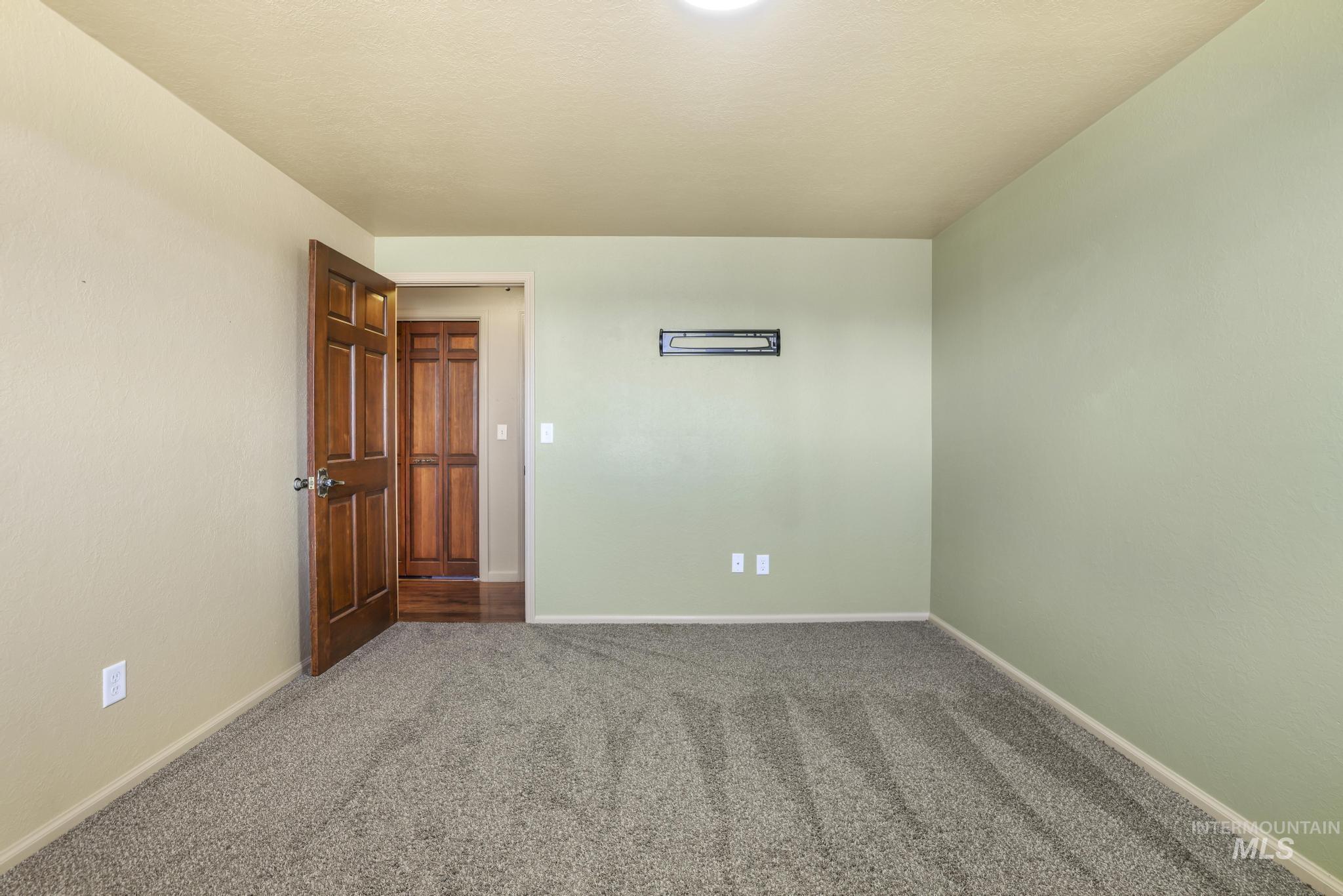 298 S 300 East, Jerome, Idaho 83300-1, 3 Bedrooms, 2.5 Bathrooms, Residential For Sale, Price $429,000,MLS 98971885