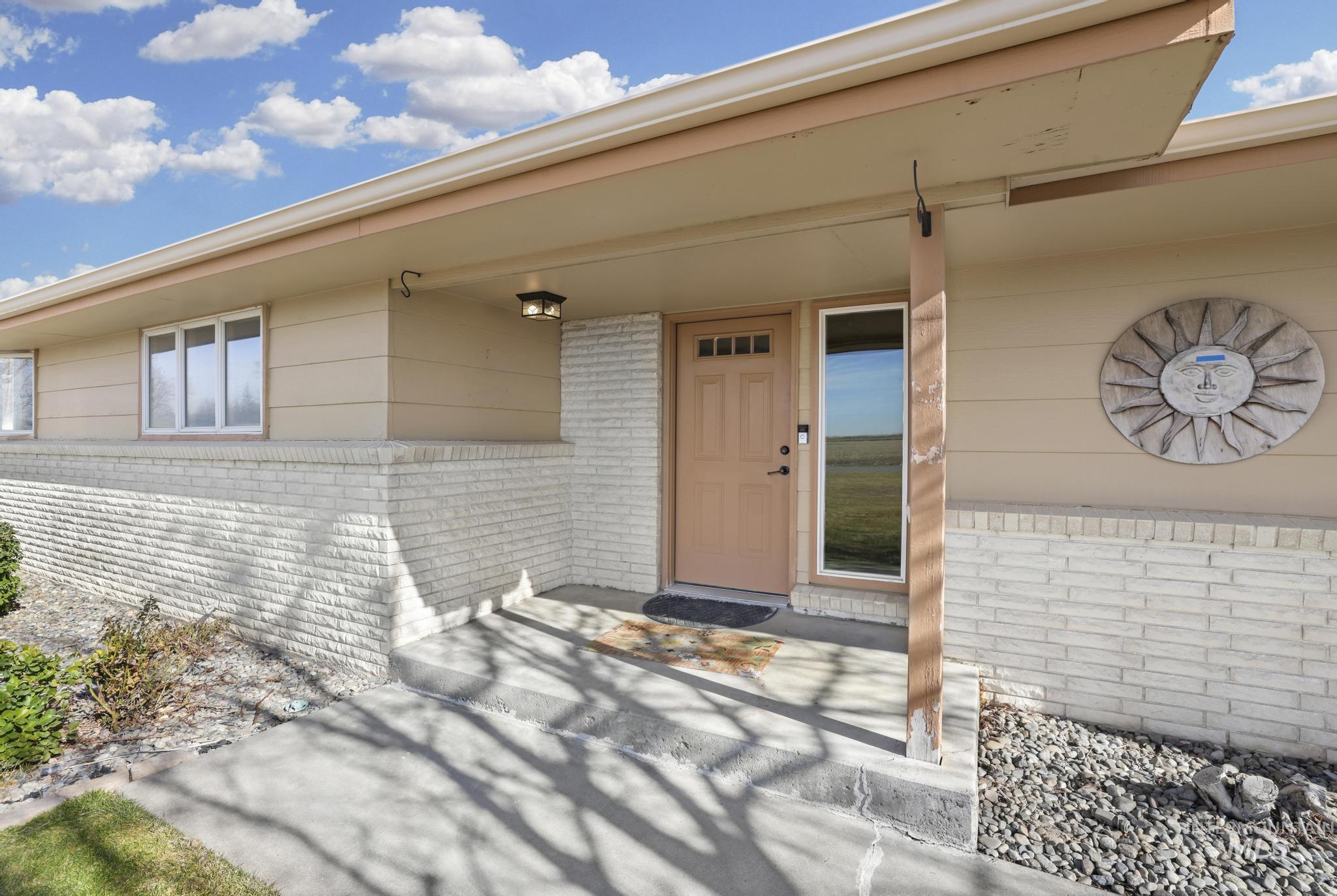 298 S 300 East, Jerome, Idaho 83300-1, 3 Bedrooms, 2.5 Bathrooms, Residential For Sale, Price $429,000,MLS 98971885