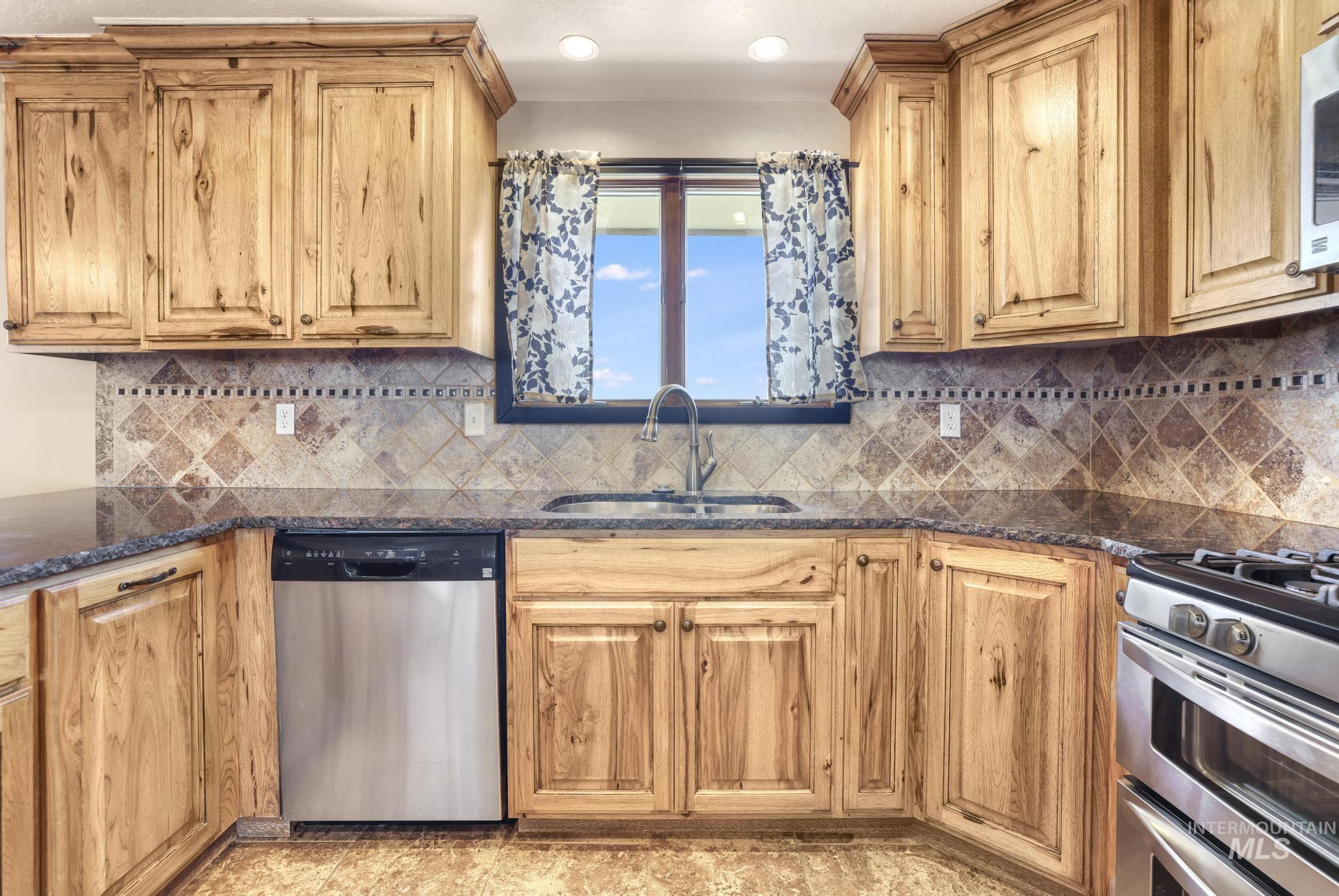 298 S 300 East, Jerome, Idaho 83300-1, 3 Bedrooms, 2.5 Bathrooms, Residential For Sale, Price $429,000,MLS 98971885