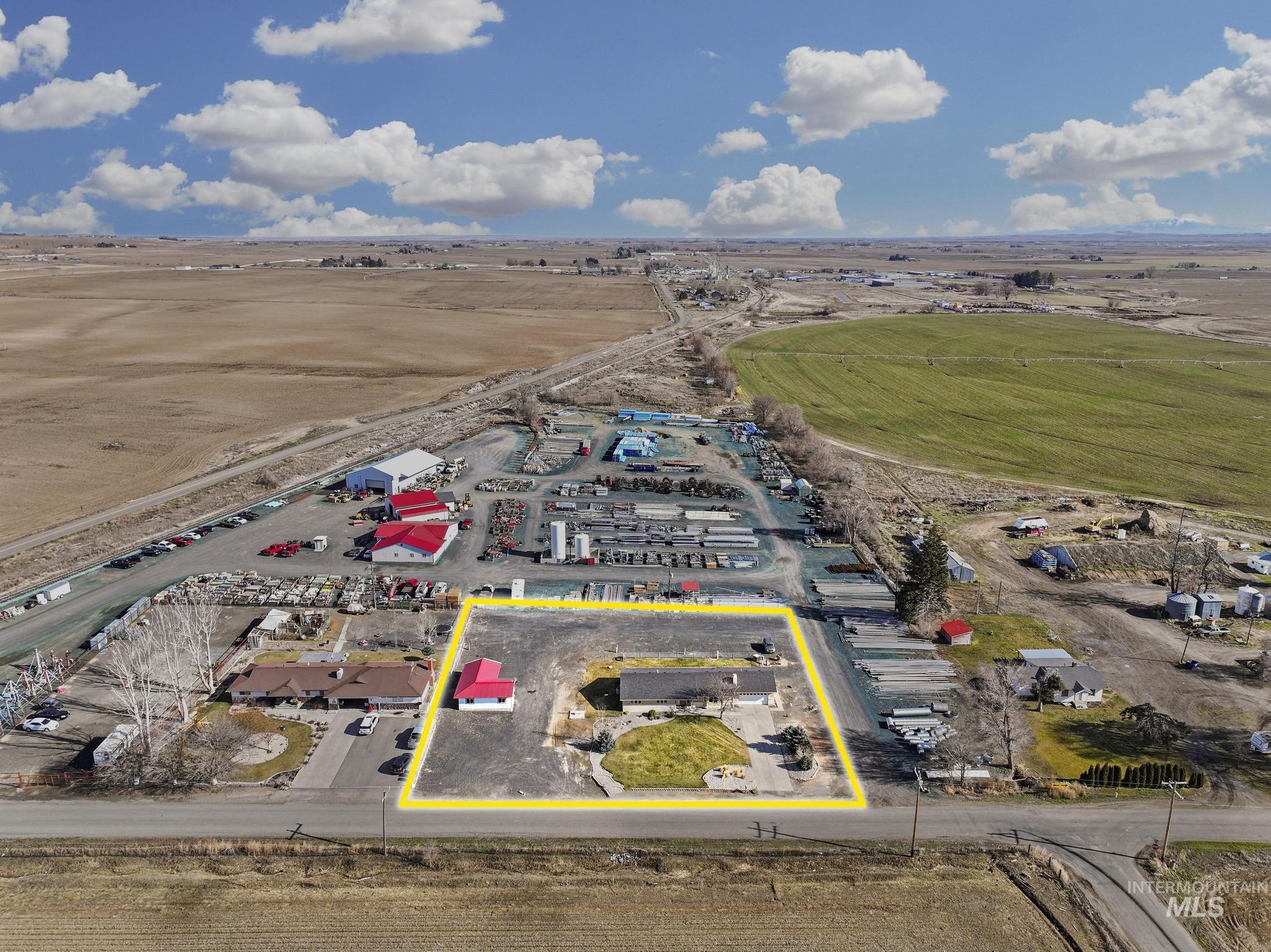 298 S 300 East, Jerome, Idaho 83300-1, 3 Bedrooms, 2.5 Bathrooms, Residential For Sale, Price $429,000,MLS 98971885