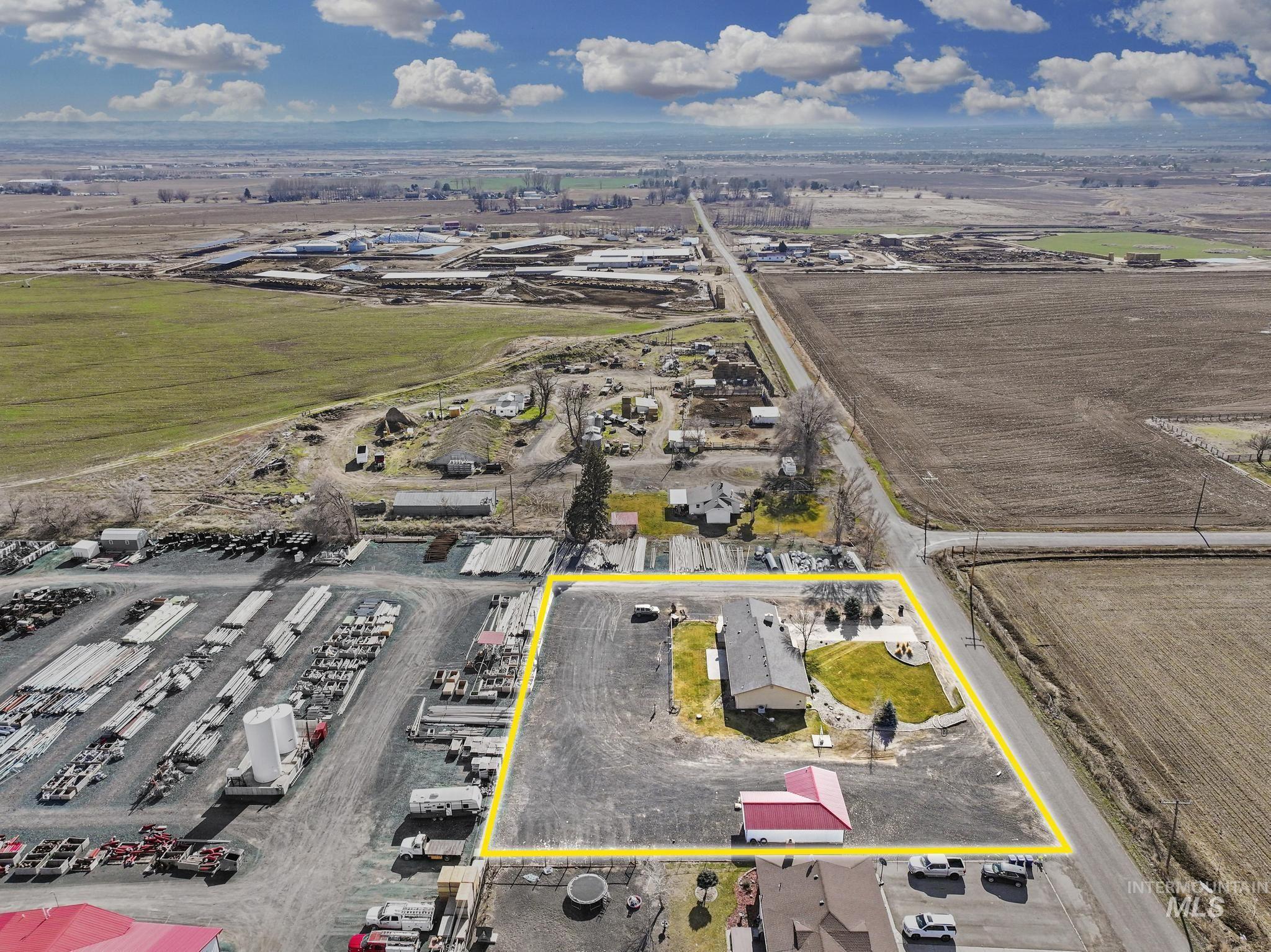 298 S 300 East, Jerome, Idaho 83300-1, 3 Bedrooms, 2.5 Bathrooms, Residential For Sale, Price $429,000,MLS 98971885