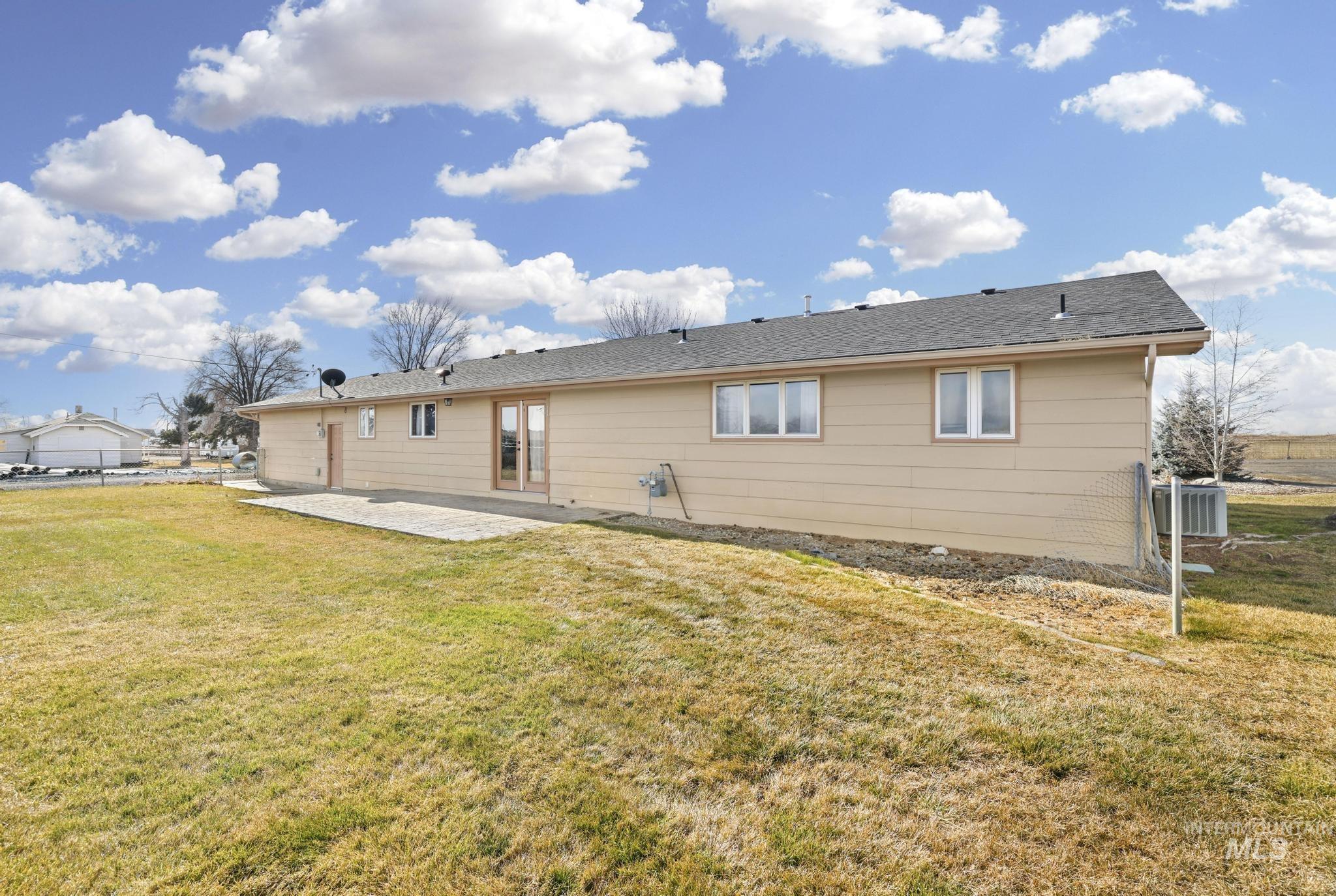 298 S 300 East, Jerome, Idaho 83300-1, 3 Bedrooms, 2.5 Bathrooms, Residential For Sale, Price $429,000,MLS 98971885