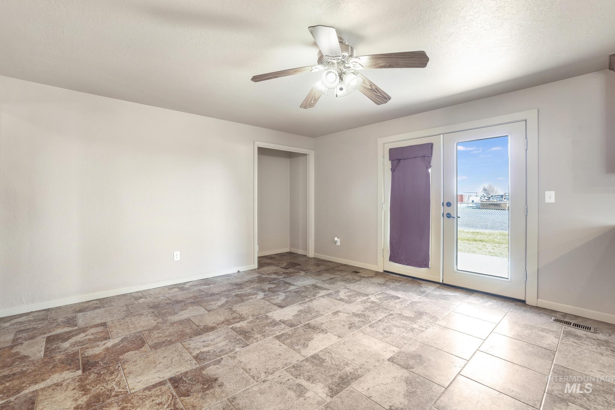 298 S 300 East, Jerome, Idaho 83300-1, 3 Bedrooms, 2.5 Bathrooms, Residential For Sale, Price $429,000,MLS 98971885