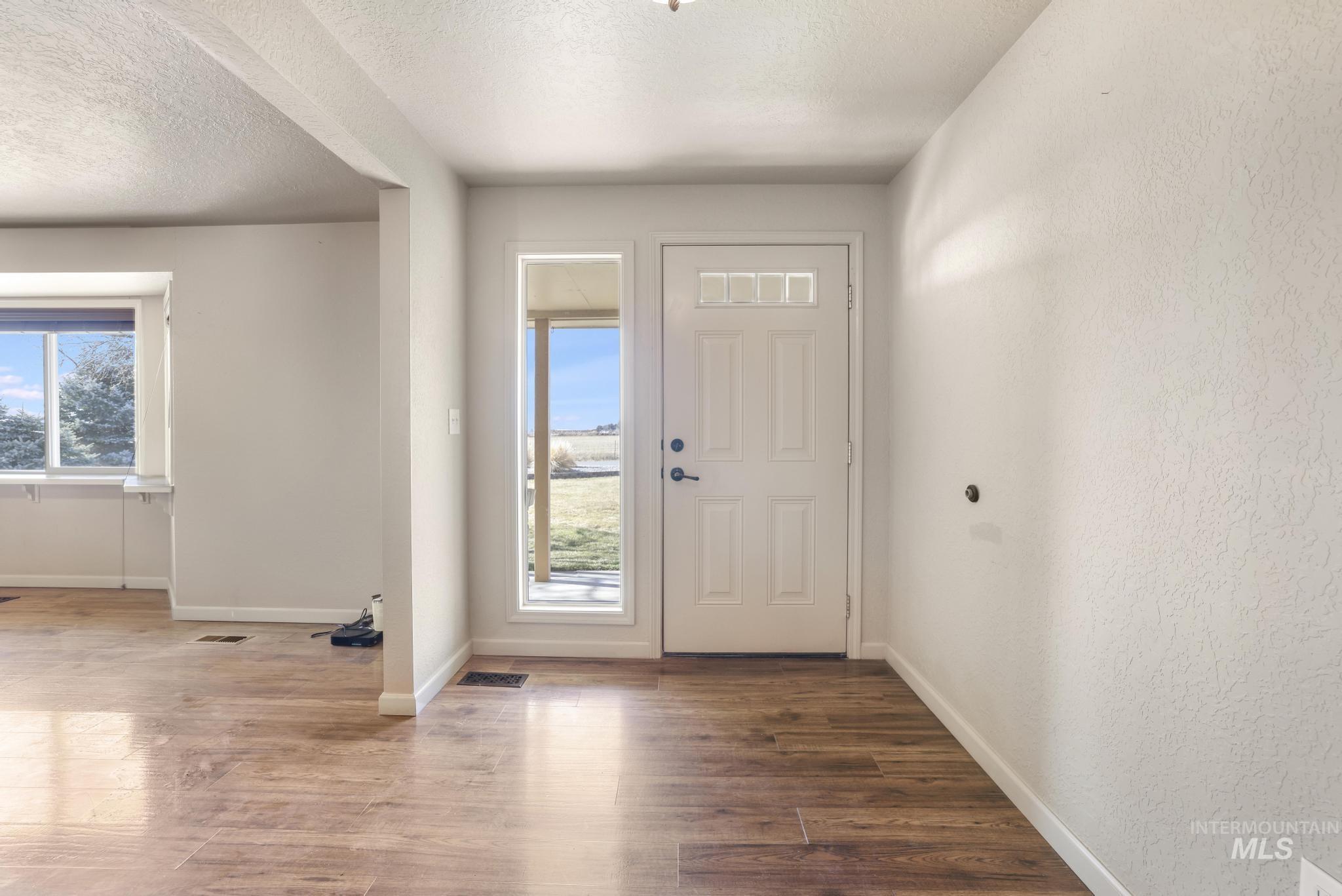 298 S 300 East, Jerome, Idaho 83300-1, 3 Bedrooms, 2.5 Bathrooms, Residential For Sale, Price $429,000,MLS 98971885