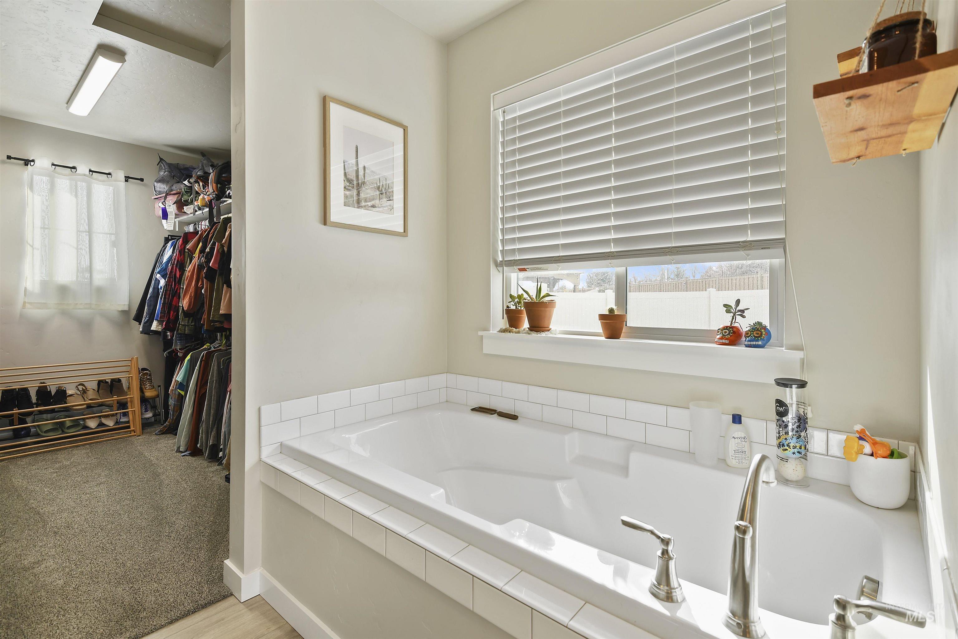 13472 Deodar St, Caldwell, Idaho 83607, 4 Bedrooms, 2 Bathrooms, Residential Income For Sale, Price $469,900,MLS 98971889