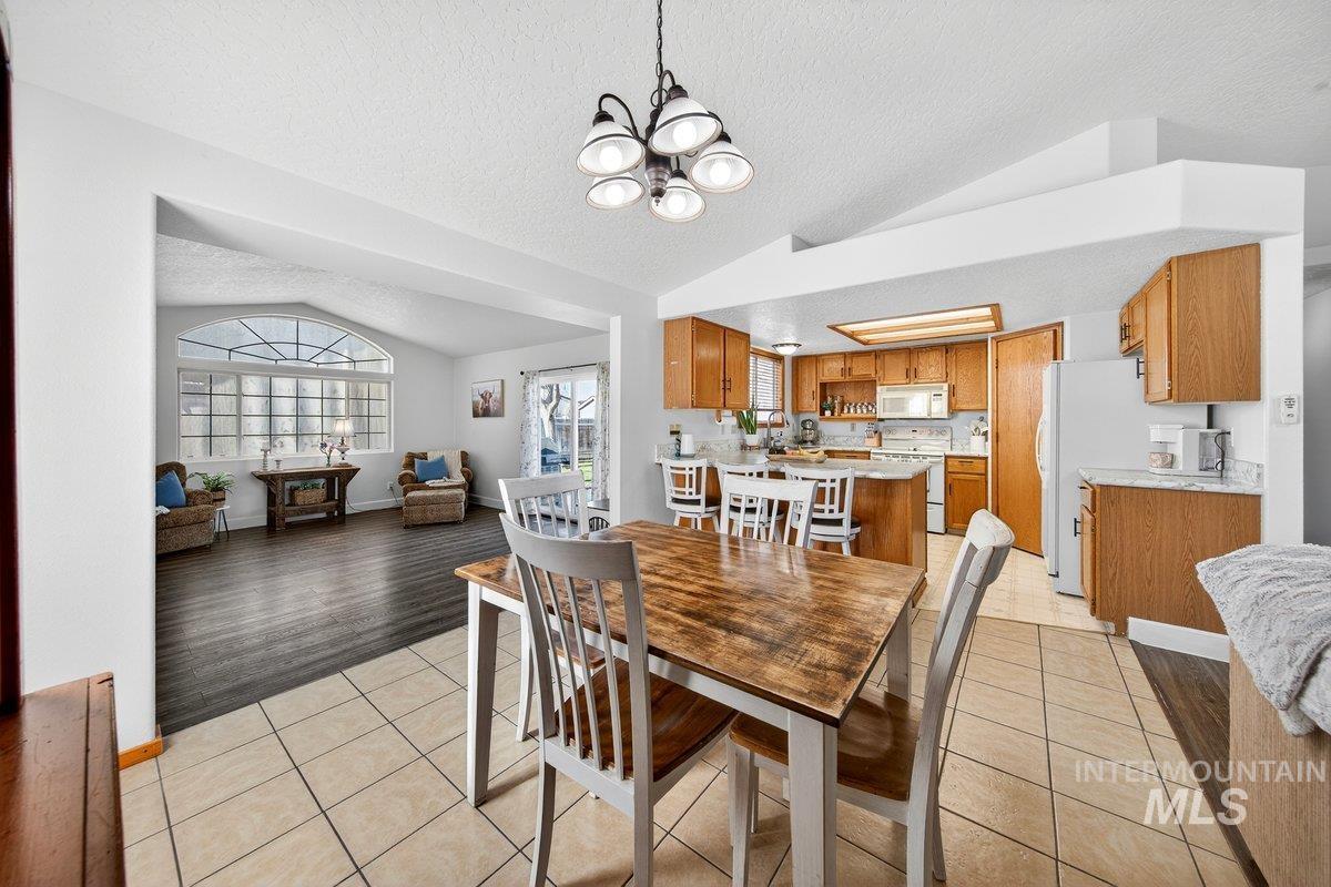 335 San Mateo, Kuna, Idaho 83634, 3 Bedrooms, 2 Bathrooms, Residential For Sale, Price $389,900,MLS 98971890