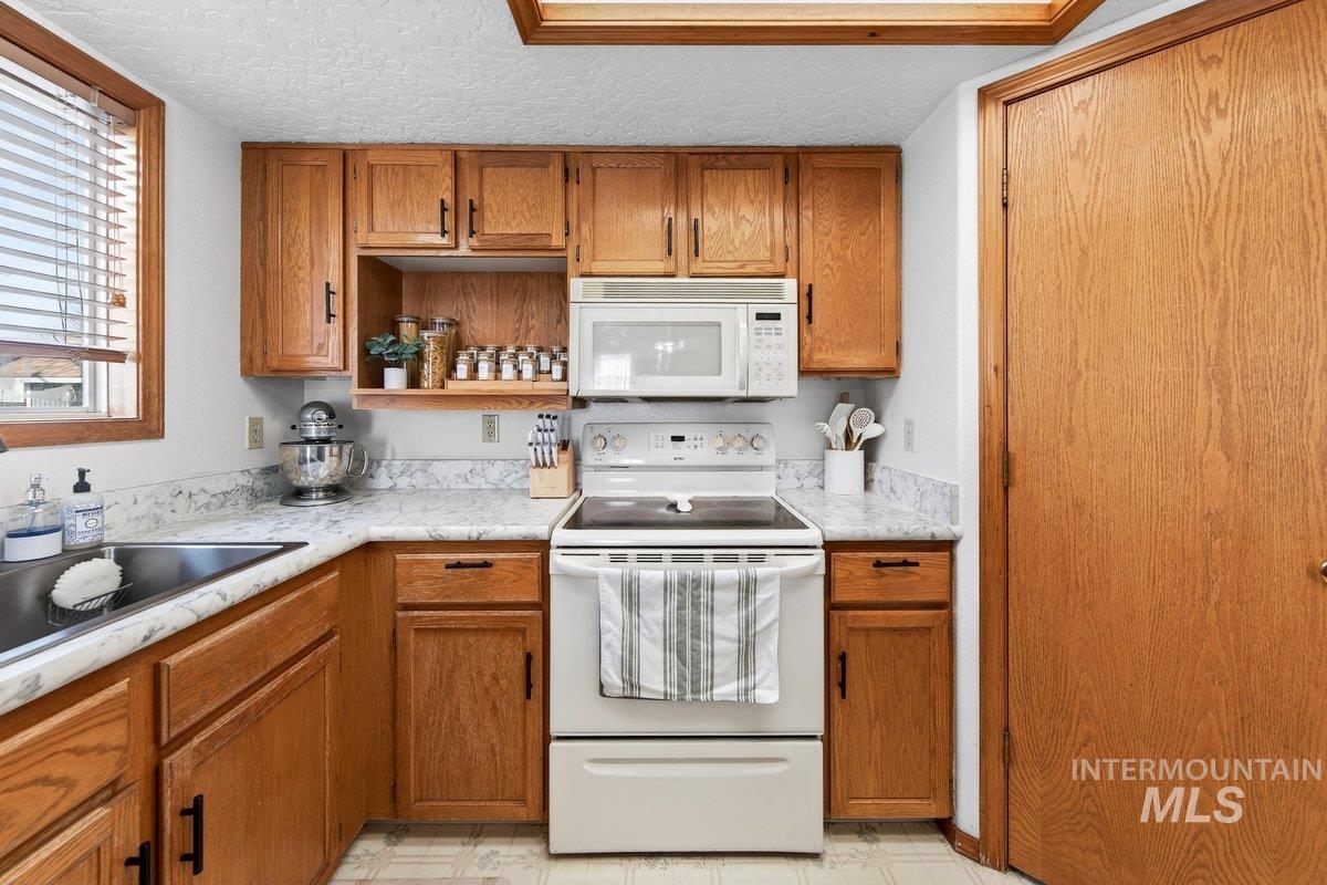 335 San Mateo, Kuna, Idaho 83634, 3 Bedrooms, 2 Bathrooms, Residential For Sale, Price $389,900,MLS 98971890