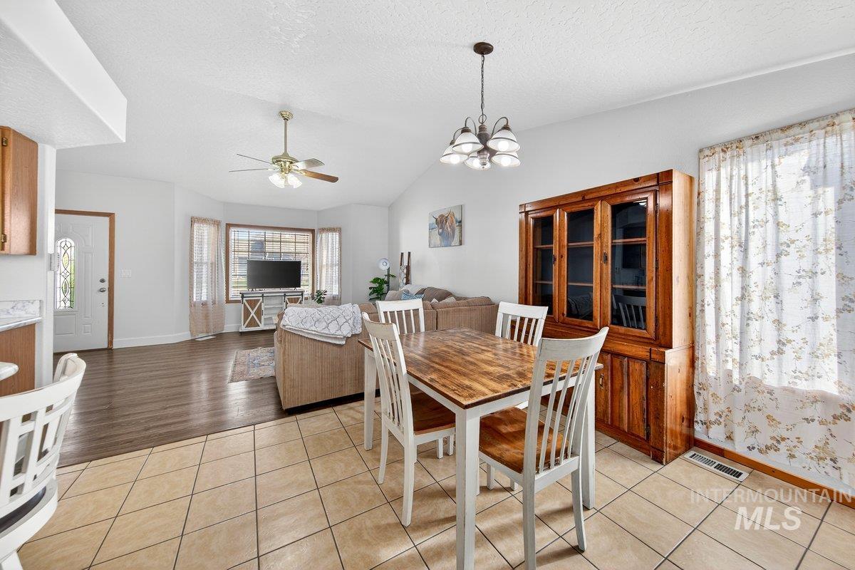 335 San Mateo, Kuna, Idaho 83634, 3 Bedrooms, 2 Bathrooms, Residential For Sale, Price $389,900,MLS 98971890