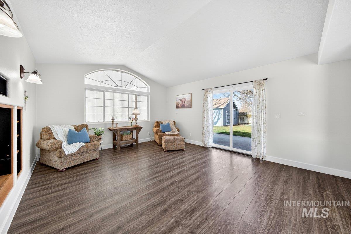 335 San Mateo, Kuna, Idaho 83634, 3 Bedrooms, 2 Bathrooms, Residential For Sale, Price $389,900,MLS 98971890