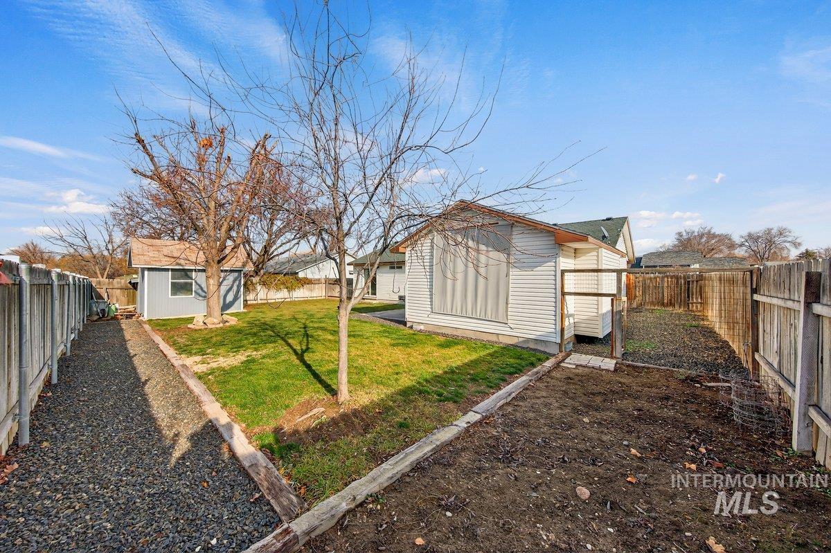 335 San Mateo, Kuna, Idaho 83634, 3 Bedrooms, 2 Bathrooms, Residential For Sale, Price $389,900,MLS 98971890