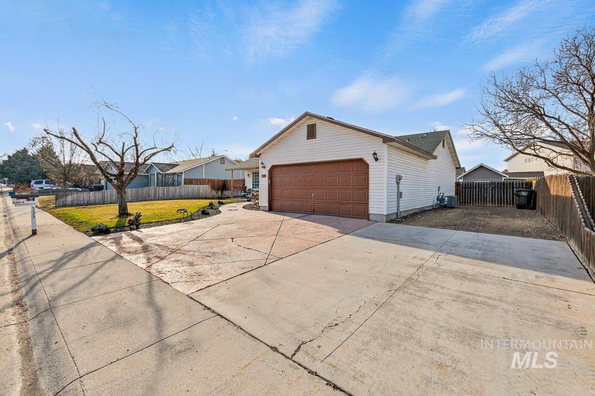 335 San Mateo, Kuna, Idaho 83634, 3 Bedrooms, 2 Bathrooms, Residential For Sale, Price $389,900,MLS 98971890