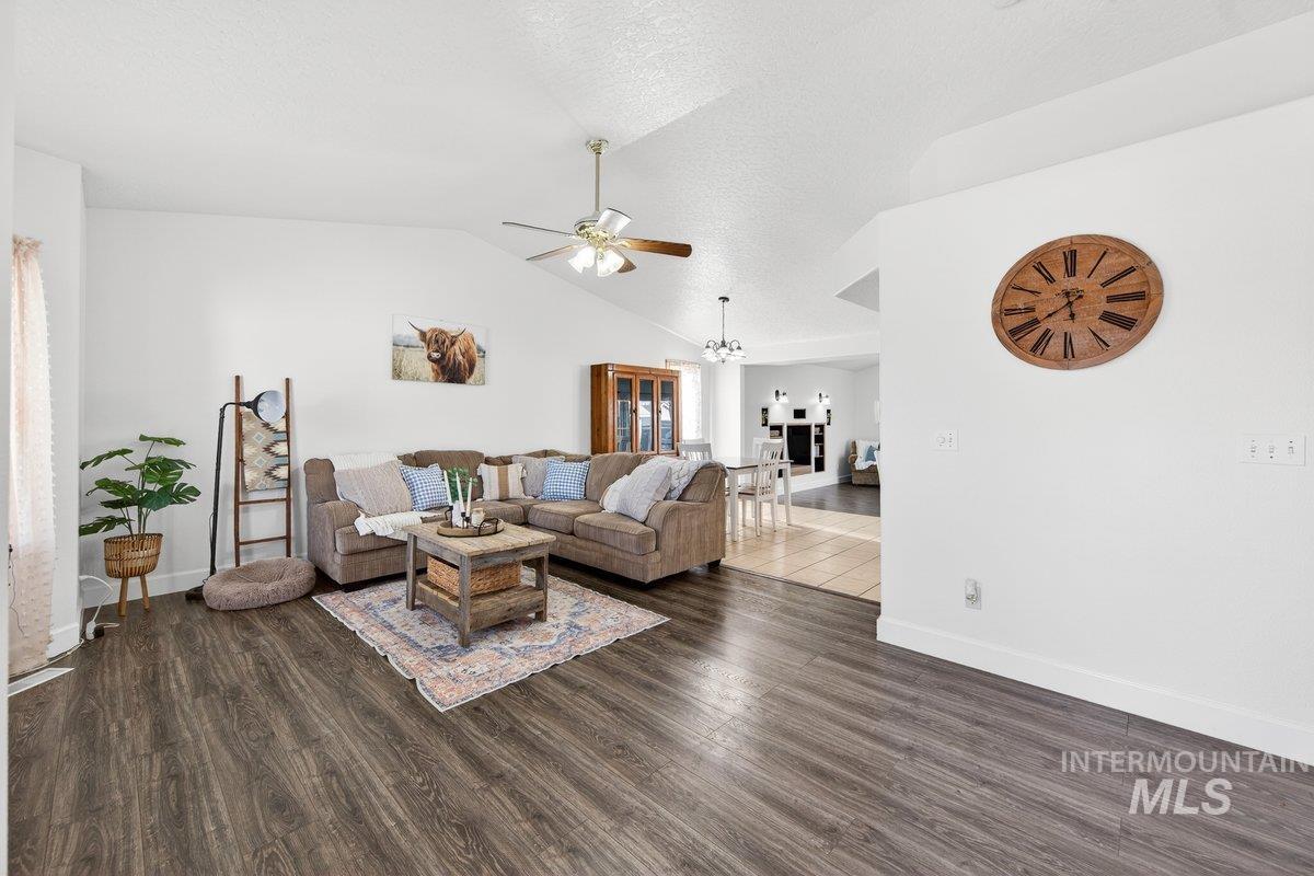 335 San Mateo, Kuna, Idaho 83634, 3 Bedrooms, 2 Bathrooms, Residential For Sale, Price $389,900,MLS 98971890