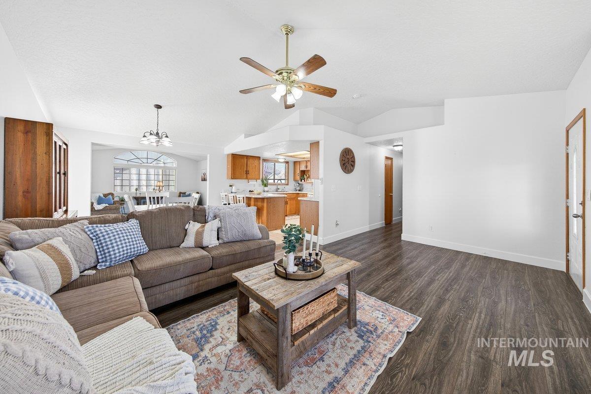 335 San Mateo, Kuna, Idaho 83634, 3 Bedrooms, 2 Bathrooms, Residential For Sale, Price $389,900,MLS 98971890