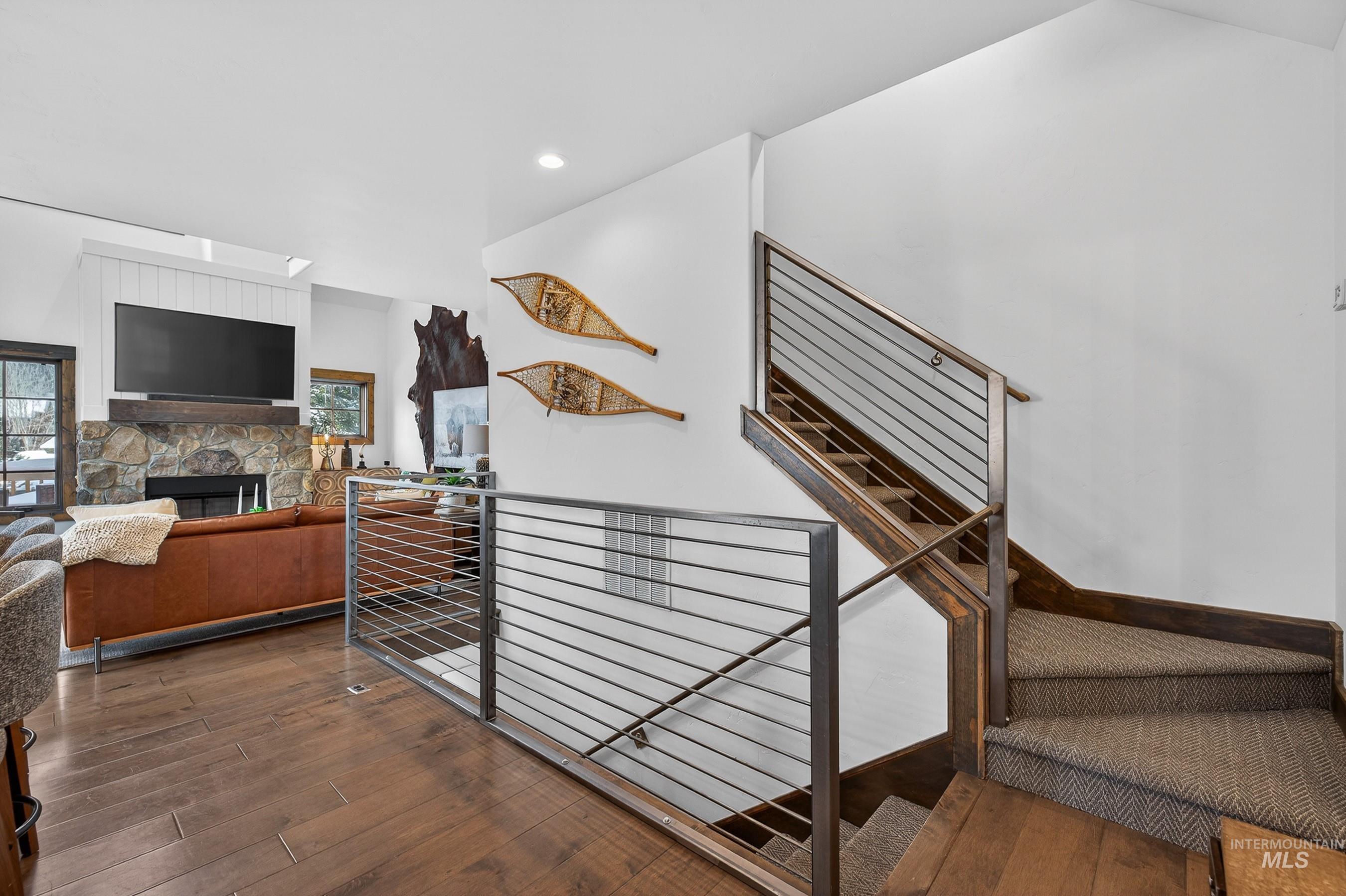 71 Golden Bar Court, Donnelly, Idaho 83615, 2 Bedrooms, 3 Bathrooms, Residential For Sale, Price $1,195,000,MLS 98971891