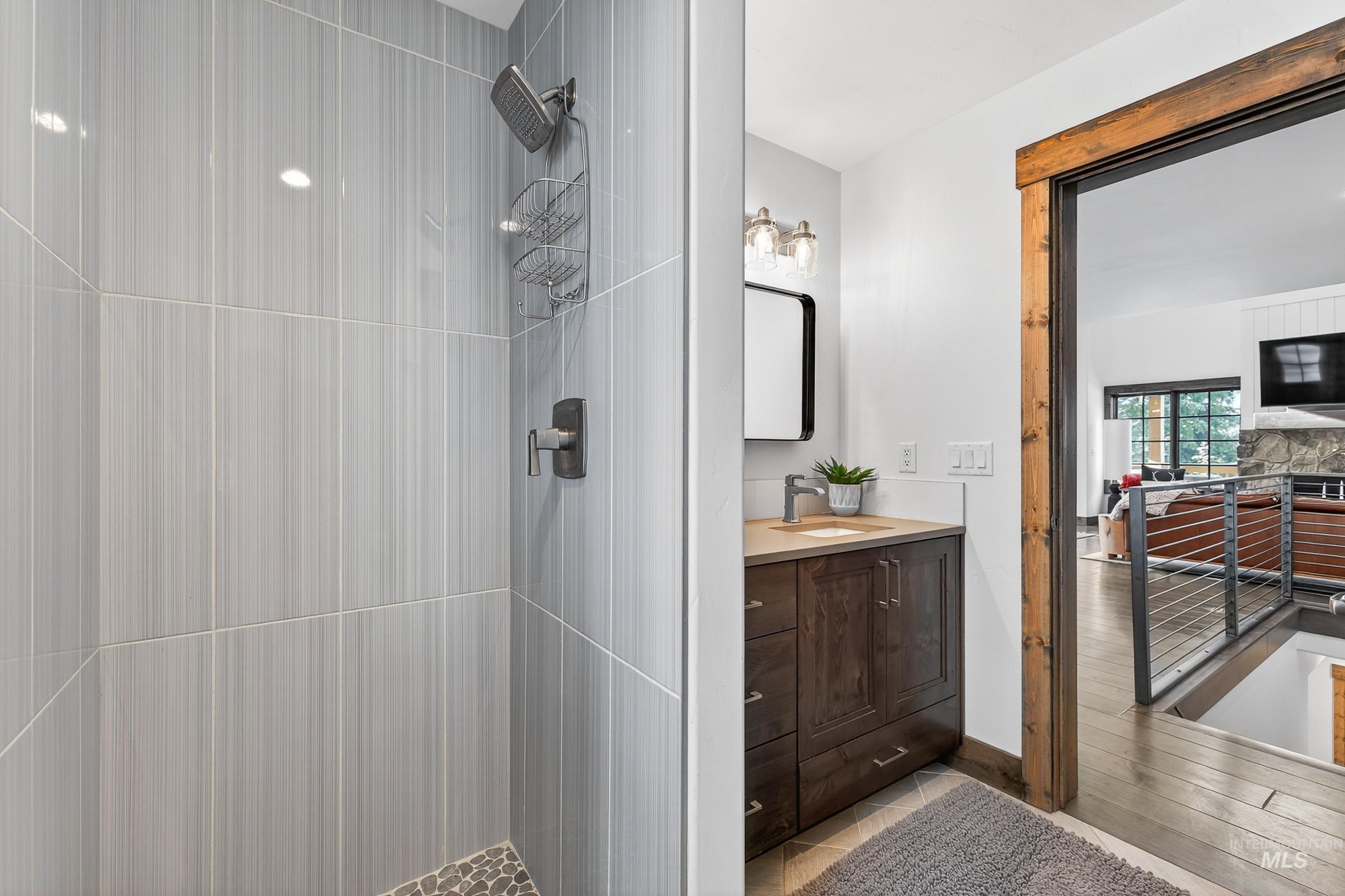 71 Golden Bar Court, Donnelly, Idaho 83615, 2 Bedrooms, 3 Bathrooms, Residential For Sale, Price $1,195,000,MLS 98971891