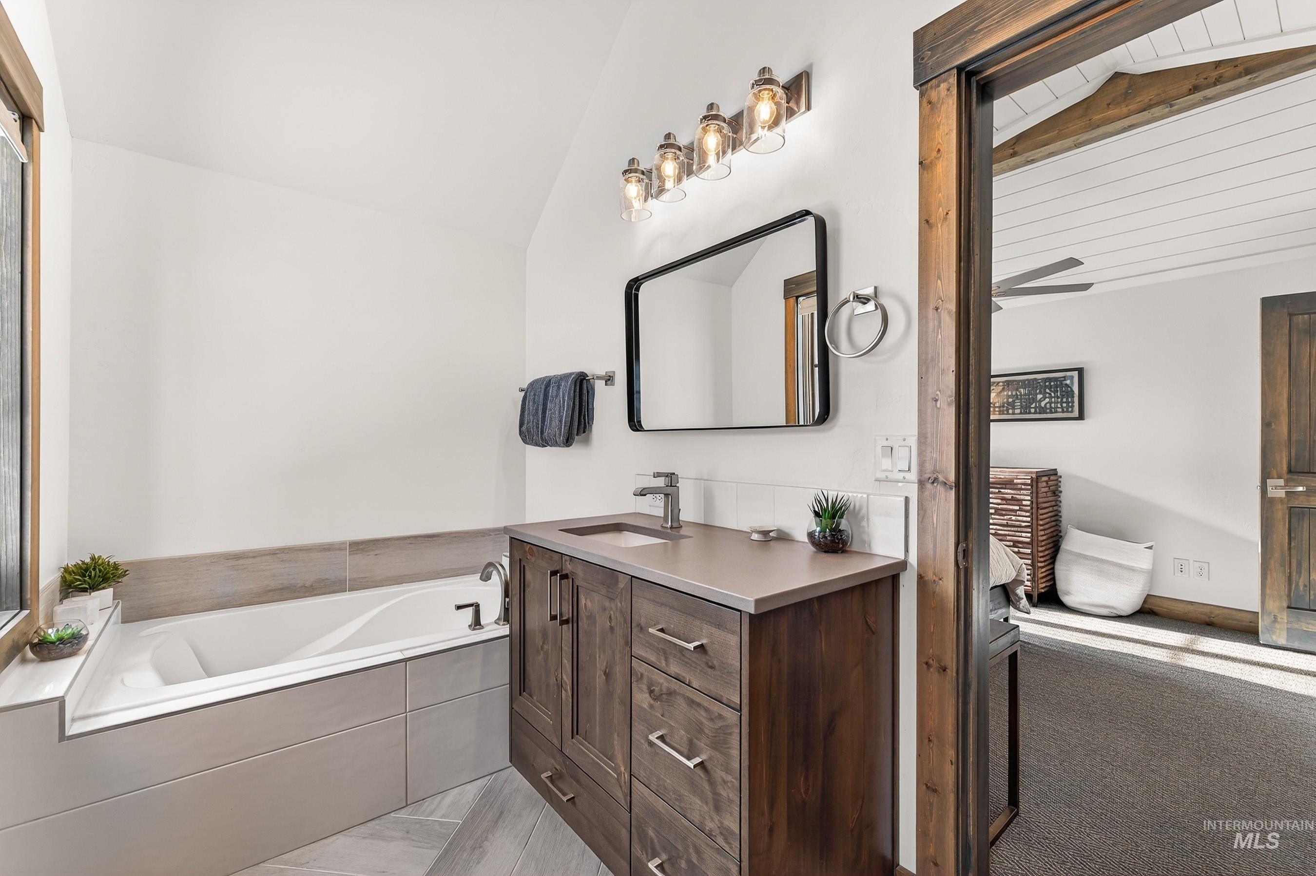 71 Golden Bar Court, Donnelly, Idaho 83615, 2 Bedrooms, 3 Bathrooms, Residential For Sale, Price $1,195,000,MLS 98971891