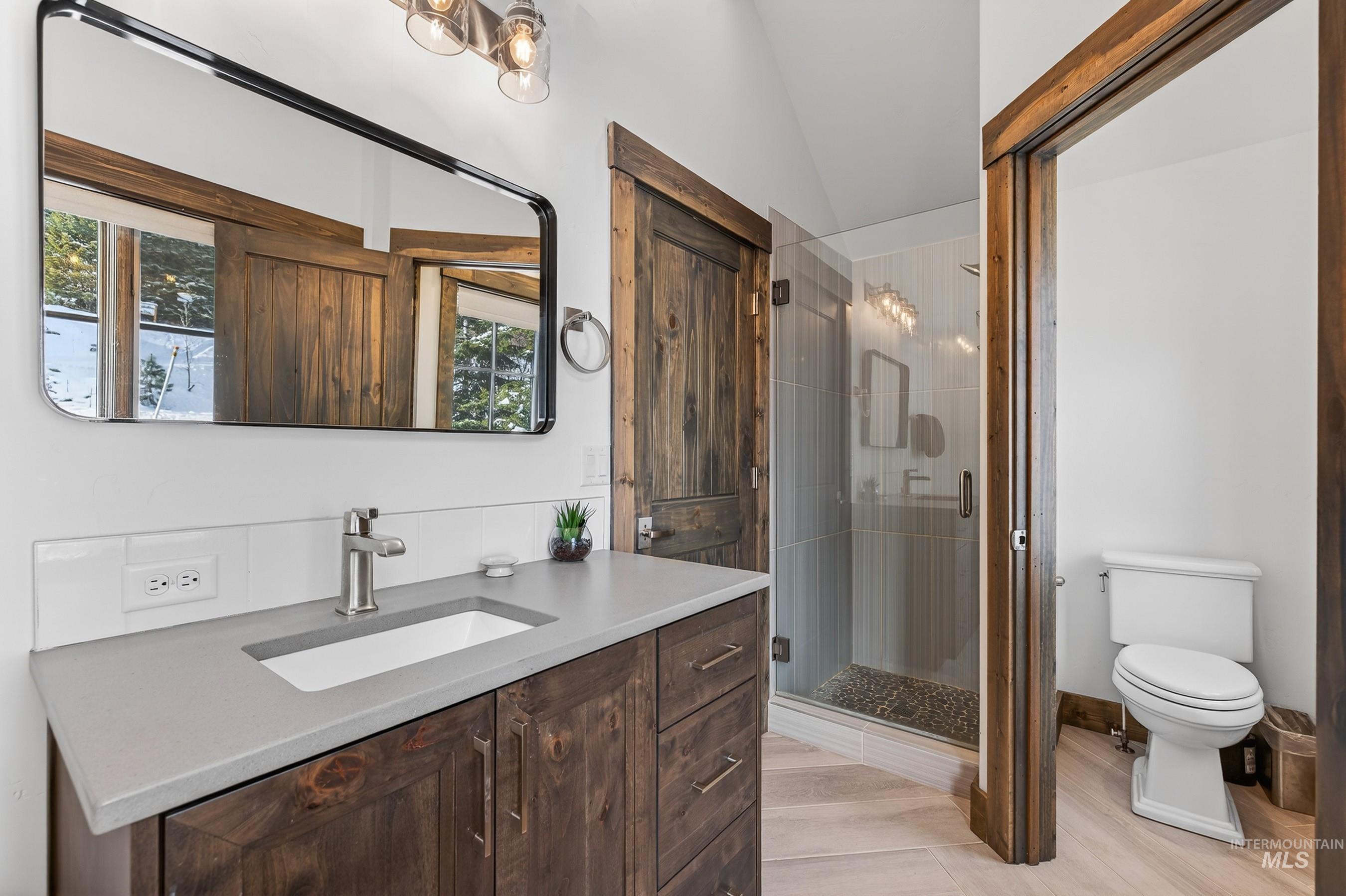 71 Golden Bar Court, Donnelly, Idaho 83615, 2 Bedrooms, 3 Bathrooms, Residential For Sale, Price $1,195,000,MLS 98971891