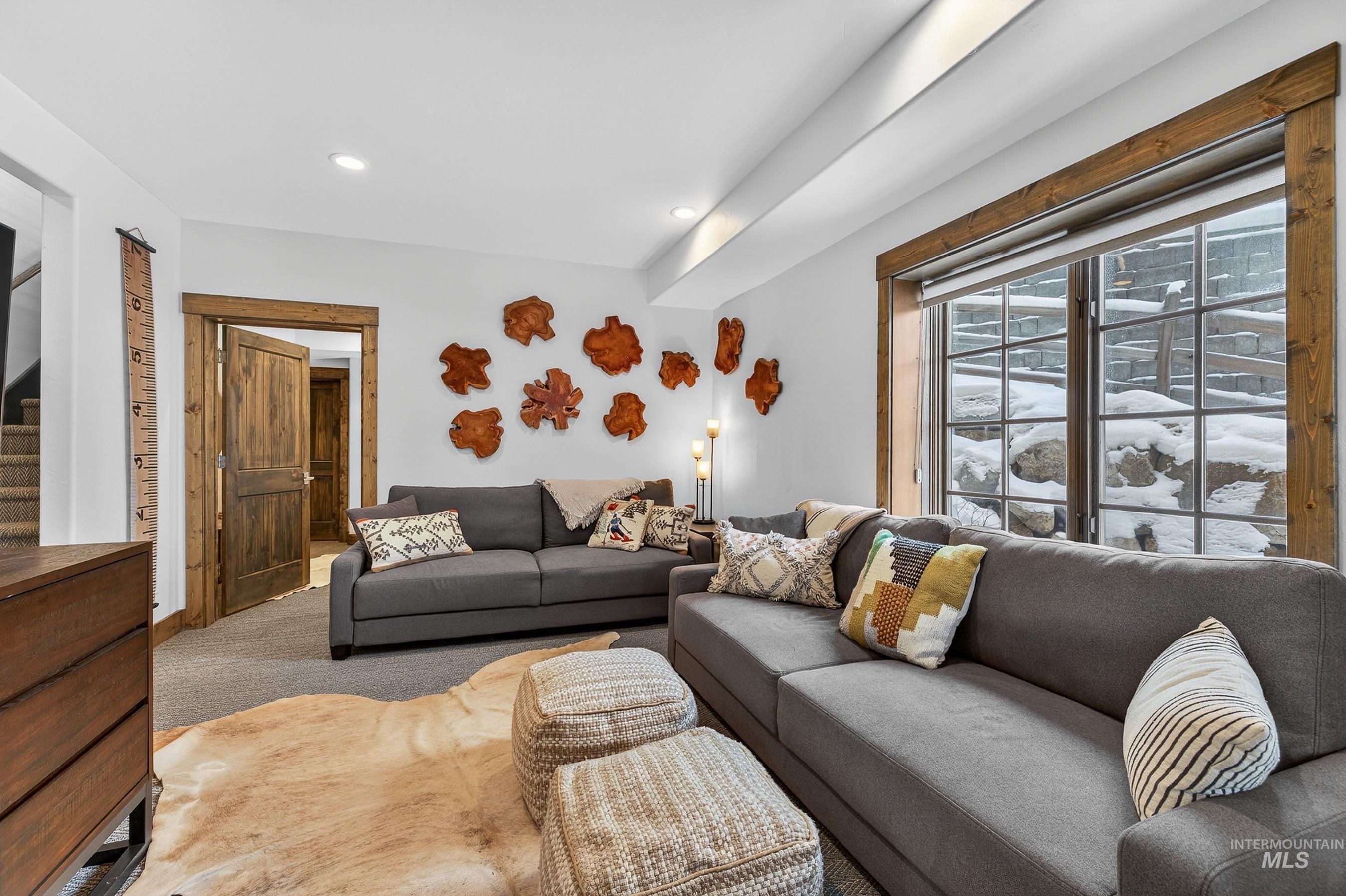 71 Golden Bar Court, Donnelly, Idaho 83615, 2 Bedrooms, 3 Bathrooms, Residential For Sale, Price $1,195,000,MLS 98971891