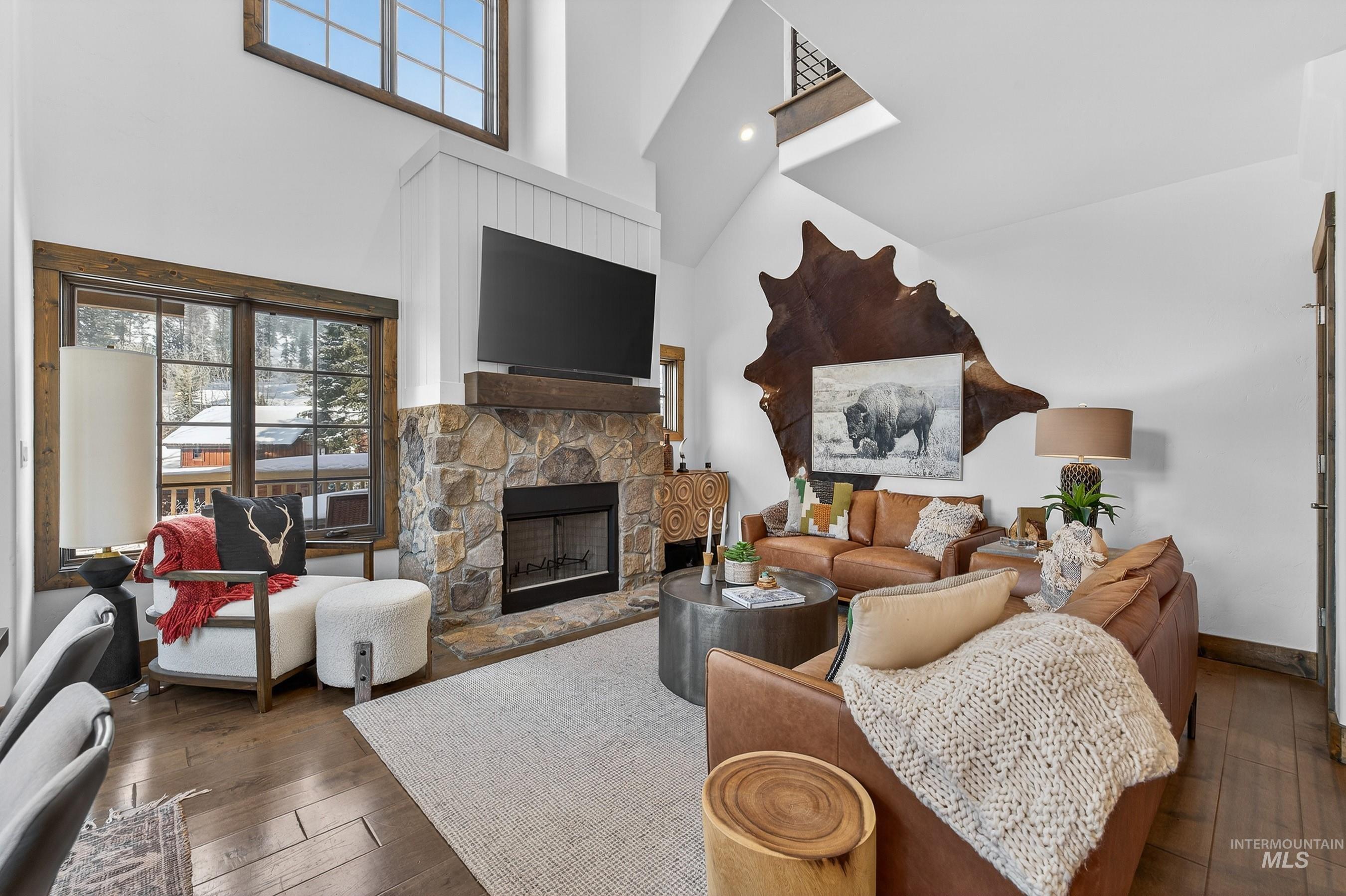 71 Golden Bar Court, Donnelly, Idaho 83615, 2 Bedrooms, 3 Bathrooms, Residential For Sale, Price $1,195,000,MLS 98971891