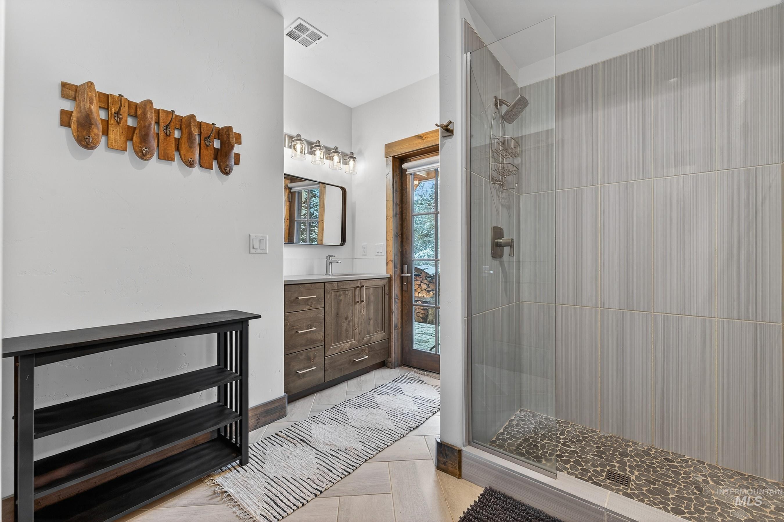 71 Golden Bar Court, Donnelly, Idaho 83615, 2 Bedrooms, 3 Bathrooms, Residential For Sale, Price $1,195,000,MLS 98971891