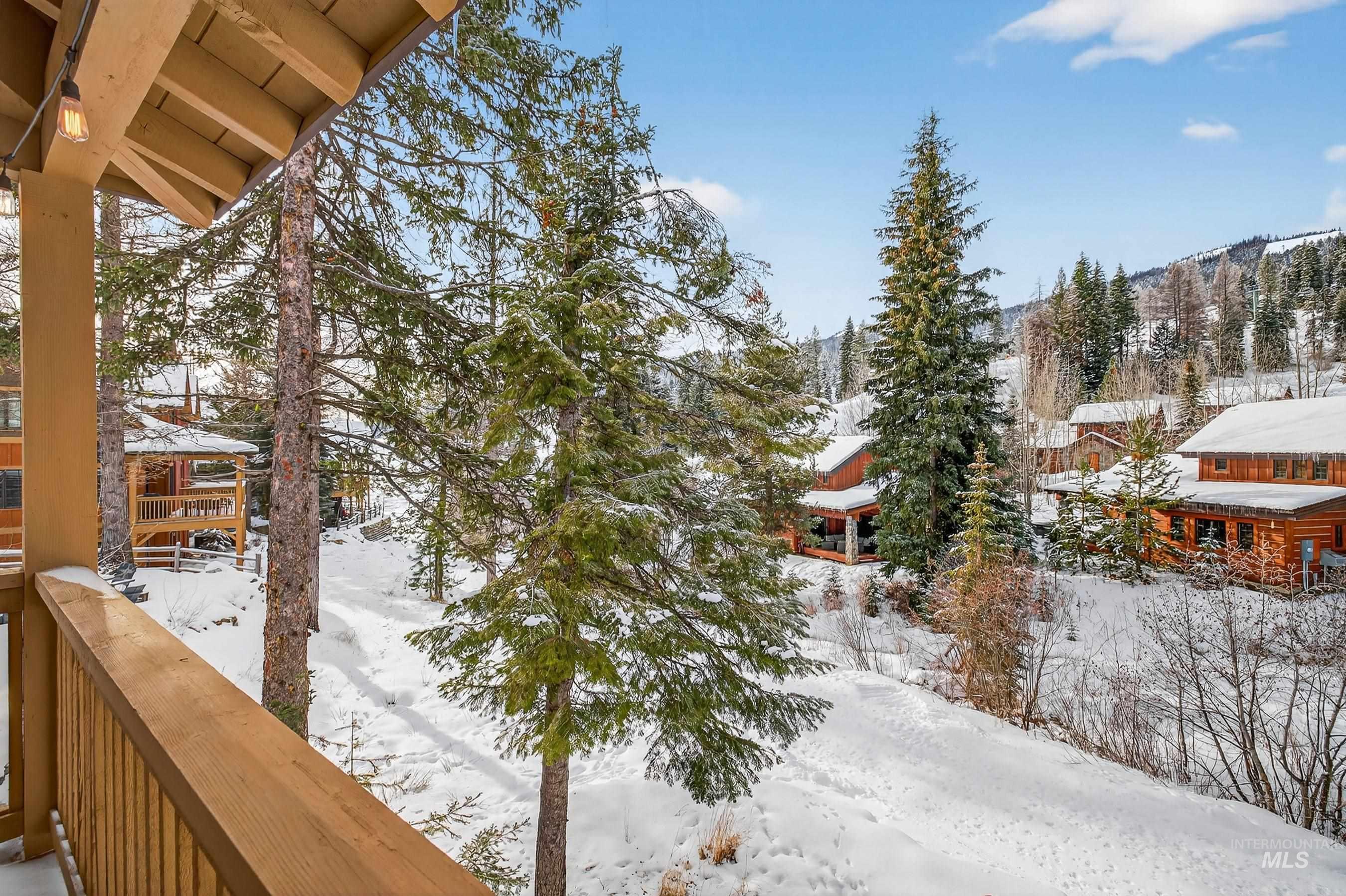 71 Golden Bar Court, Donnelly, Idaho 83615, 2 Bedrooms, 3 Bathrooms, Residential For Sale, Price $1,195,000,MLS 98971891