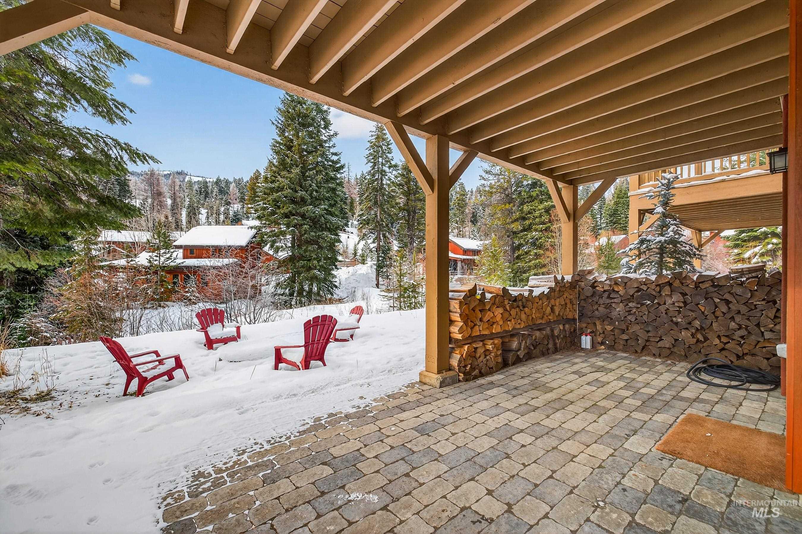 71 Golden Bar Court, Donnelly, Idaho 83615, 2 Bedrooms, 3 Bathrooms, Residential For Sale, Price $1,195,000,MLS 98971891