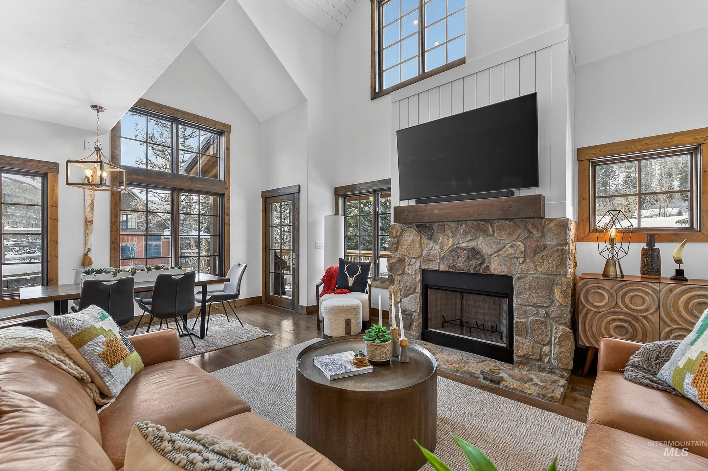 71 Golden Bar Court, Donnelly, Idaho 83615, 2 Bedrooms, 3 Bathrooms, Residential For Sale, Price $1,195,000,MLS 98971891