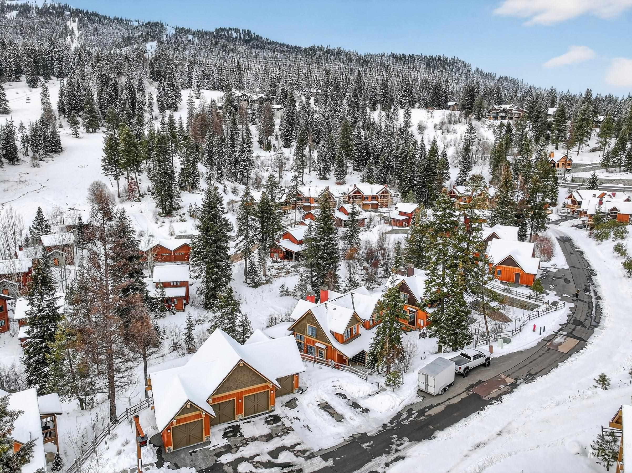 71 Golden Bar Court, Donnelly, Idaho 83615, 2 Bedrooms, 3 Bathrooms, Residential For Sale, Price $1,195,000,MLS 98971891