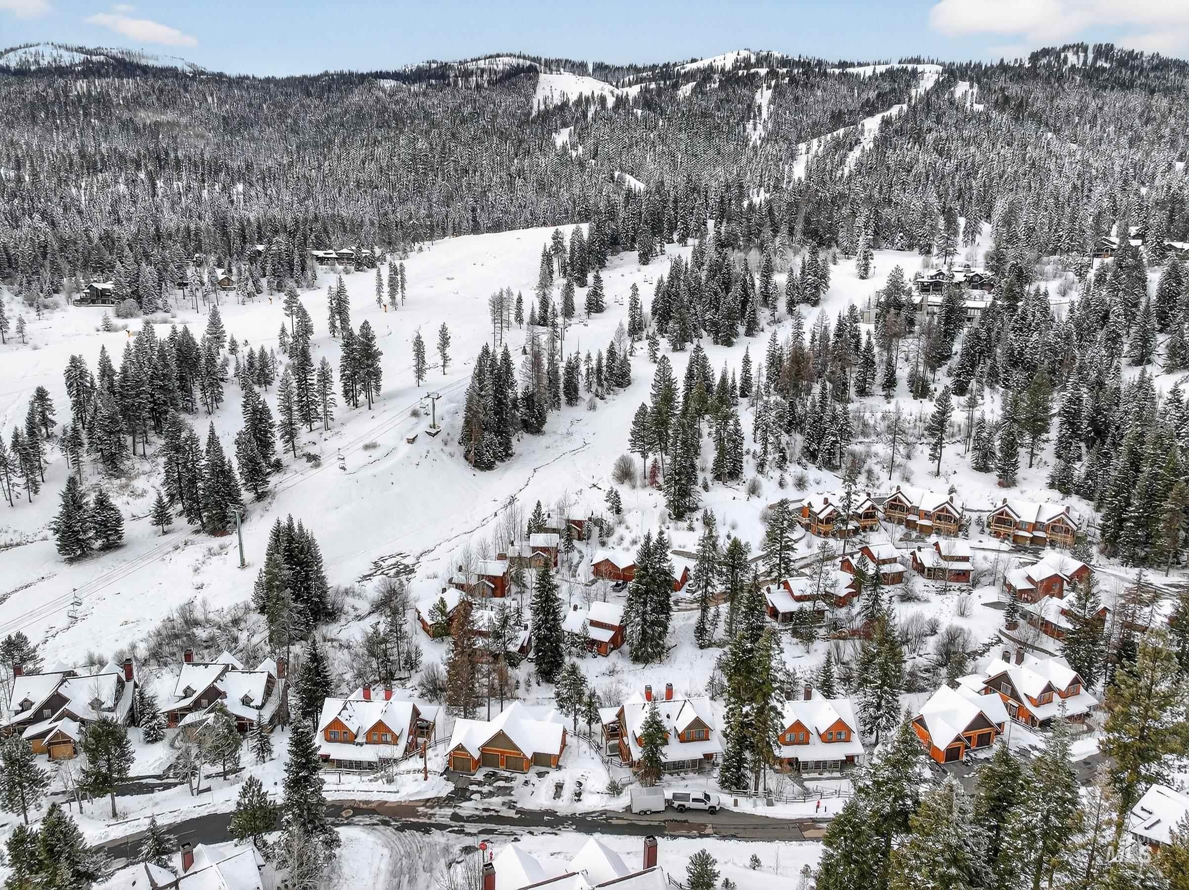 71 Golden Bar Court, Donnelly, Idaho 83615, 2 Bedrooms, 3 Bathrooms, Residential For Sale, Price $1,195,000,MLS 98971891