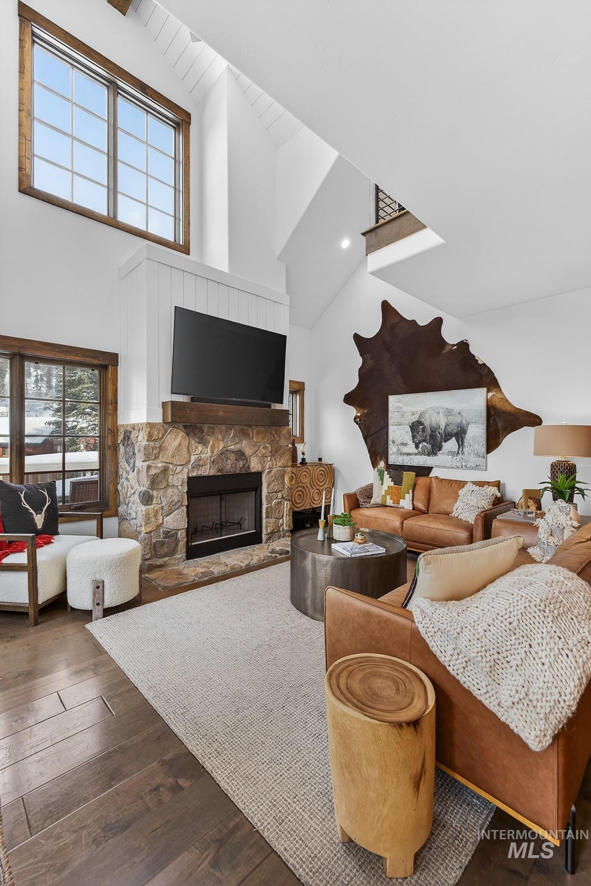 71 Golden Bar Court, Donnelly, Idaho 83615, 2 Bedrooms, 3 Bathrooms, Residential For Sale, Price $1,195,000,MLS 98971891