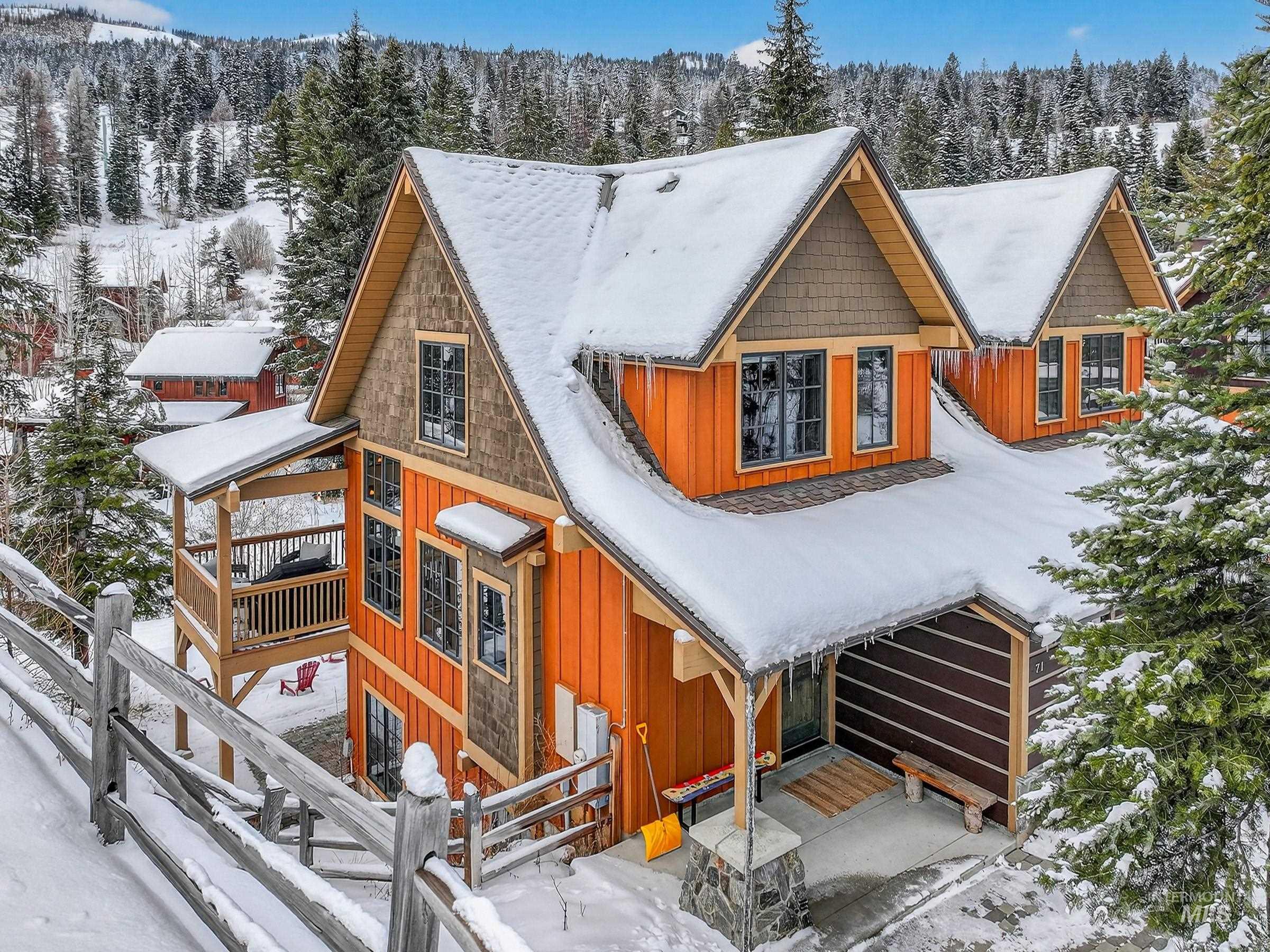 71 Golden Bar Court, Donnelly, Idaho 83615, 2 Bedrooms, 3 Bathrooms, Residential For Sale, Price $1,195,000,MLS 98971891