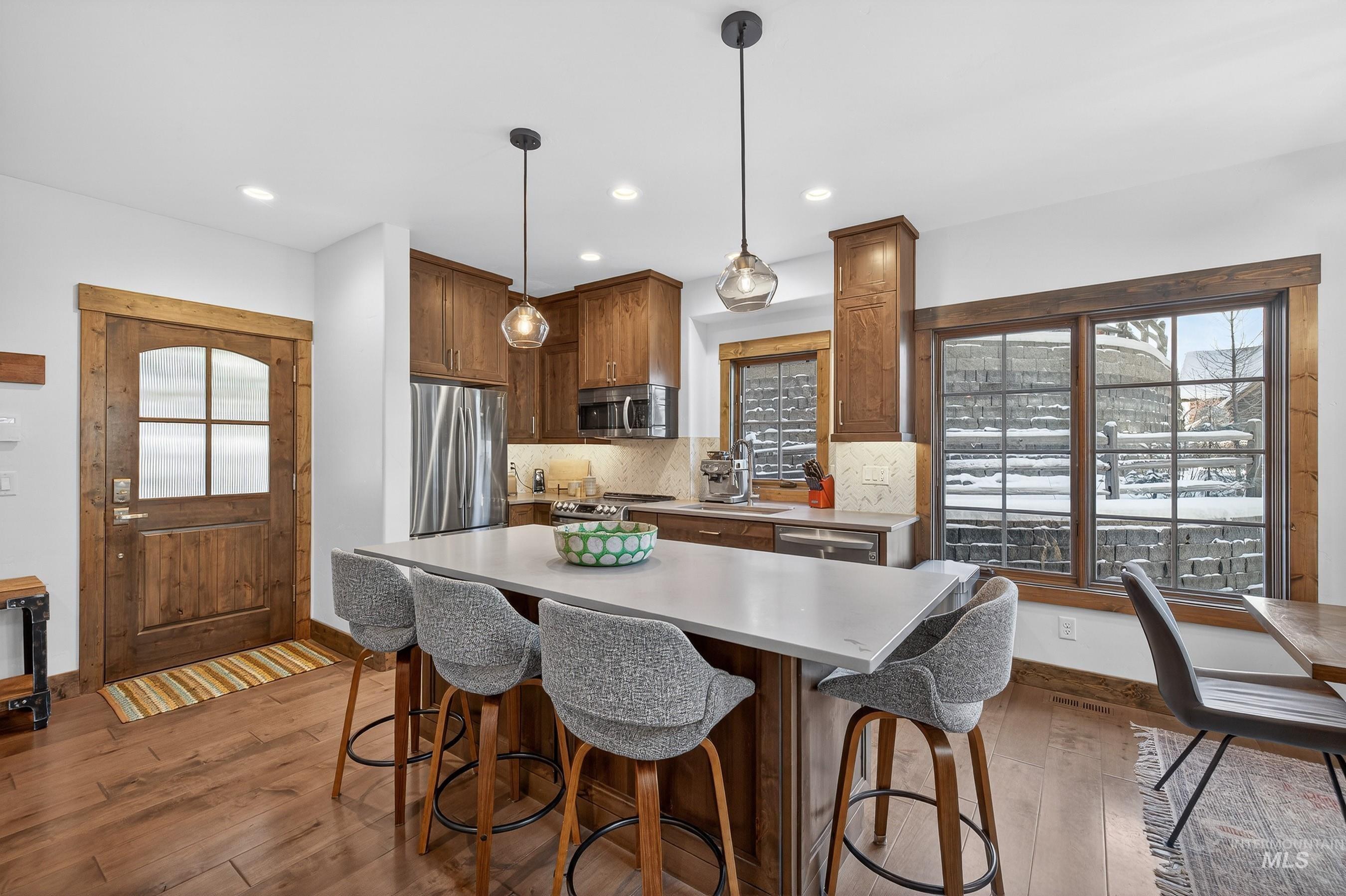 71 Golden Bar Court, Donnelly, Idaho 83615, 2 Bedrooms, 3 Bathrooms, Residential For Sale, Price $1,195,000,MLS 98971891