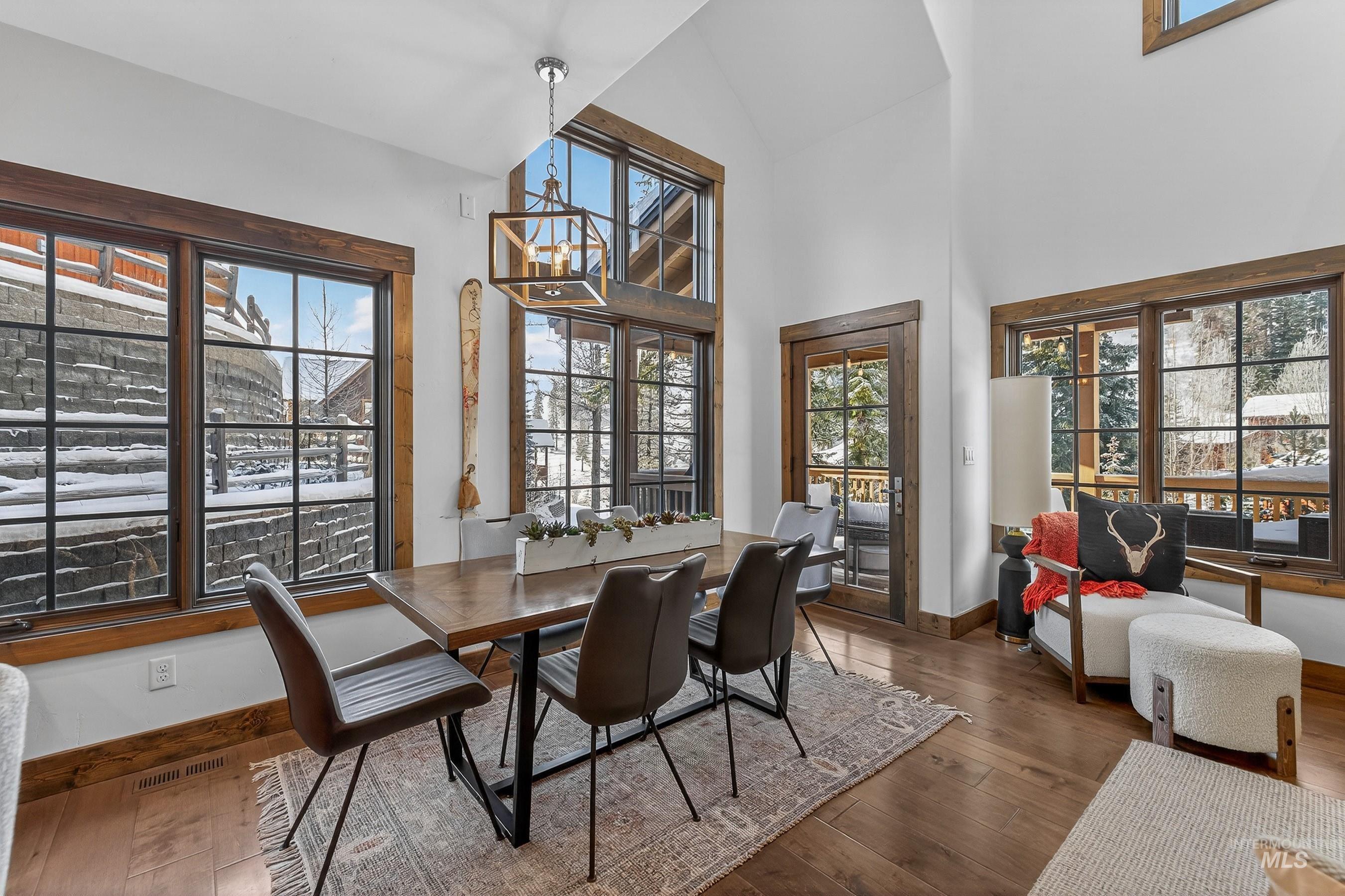 71 Golden Bar Court, Donnelly, Idaho 83615, 2 Bedrooms, 3 Bathrooms, Residential For Sale, Price $1,195,000,MLS 98971891