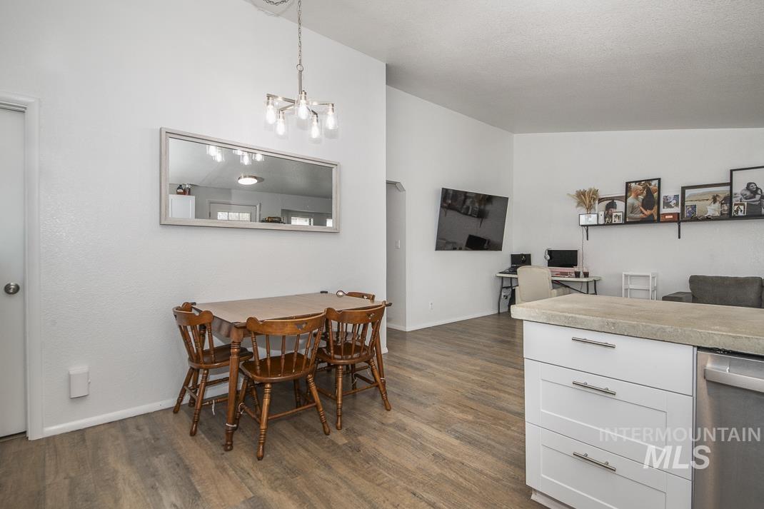 10253 W Granger Ave, Boise, Idaho 83704, 3 Bedrooms, 1 Bathroom, Residential For Sale, Price $385,000,MLS 98971895