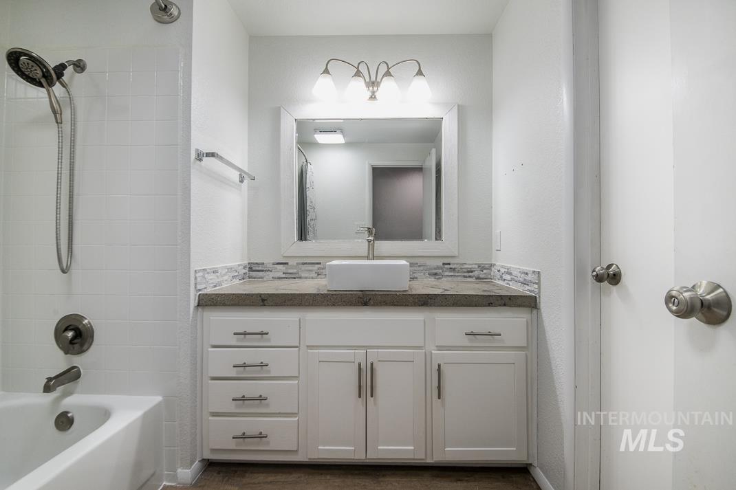 10253 W Granger Ave, Boise, Idaho 83704, 3 Bedrooms, 1 Bathroom, Residential For Sale, Price $385,000,MLS 98971895