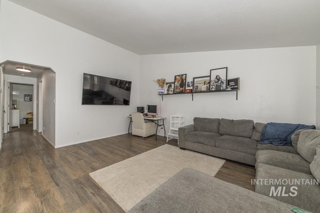 10253 W Granger Ave, Boise, Idaho 83704, 3 Bedrooms, 1 Bathroom, Residential For Sale, Price $385,000,MLS 98971895