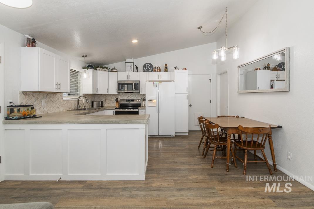 10253 W Granger Ave, Boise, Idaho 83704, 3 Bedrooms, 1 Bathroom, Residential For Sale, Price $385,000,MLS 98971895