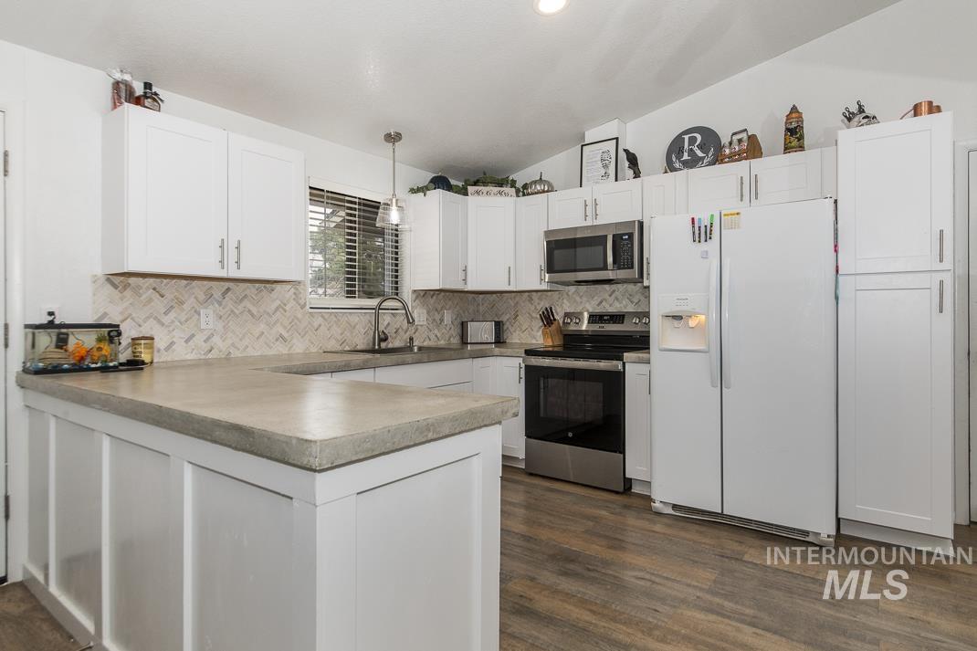 10253 W Granger Ave, Boise, Idaho 83704, 3 Bedrooms, 1 Bathroom, Residential For Sale, Price $385,000,MLS 98971895