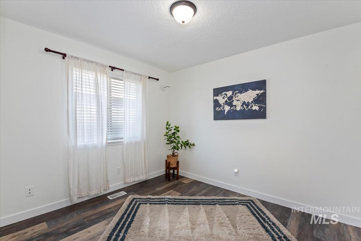 11523 W Silvercity Ct, Boise, Idaho 83713, 3 Bedrooms, 2 Bathrooms, Residential For Sale, Price $399,900,MLS 98971897