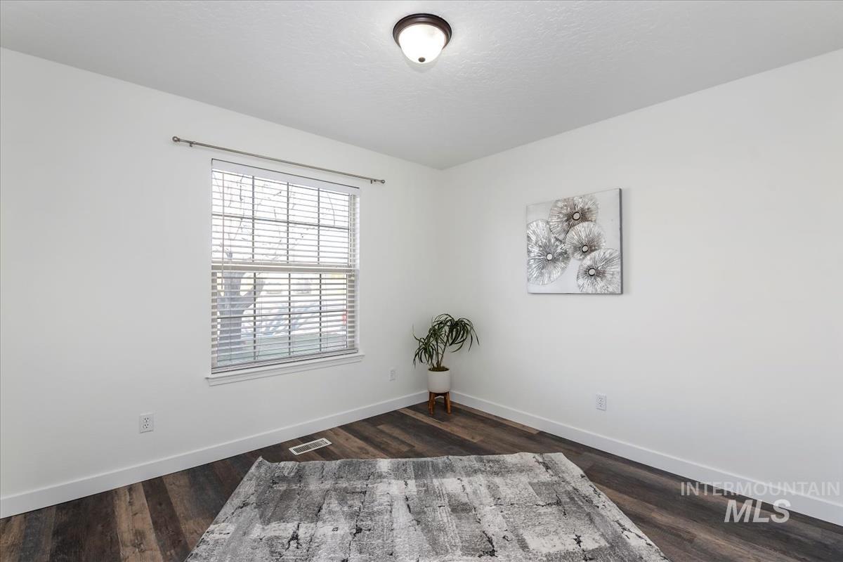 11523 W Silvercity Ct, Boise, Idaho 83713, 3 Bedrooms, 2 Bathrooms, Residential For Sale, Price $399,900,MLS 98971897