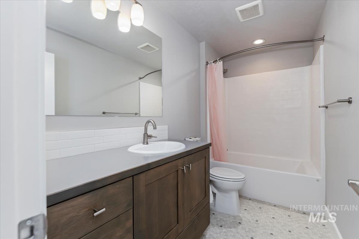 3332 W Ladle Rapids Ct., Meridian, Idaho 83646, 4 Bedrooms, 2.5 Bathrooms, Residential For Sale, Price $665,000,MLS 98971898