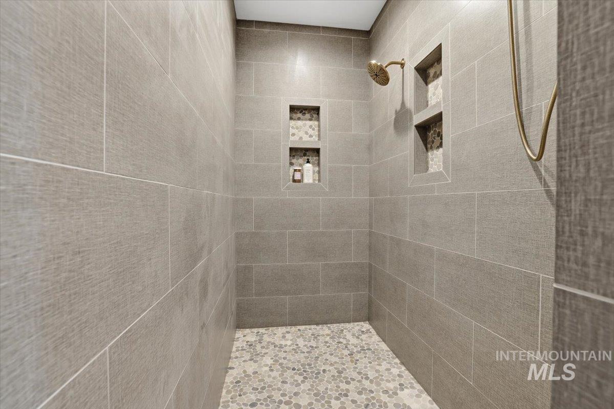 25750 Quail Hill Ln., Caldwell, Idaho 83607, 4 Bedrooms, 4.5 Bathrooms, Residential For Sale, Price $1,300,000,MLS 98971899