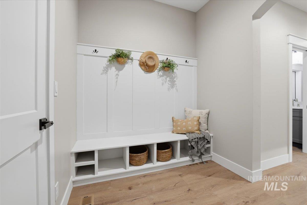 25750 Quail Hill Ln., Caldwell, Idaho 83607, 4 Bedrooms, 4.5 Bathrooms, Residential For Sale, Price $1,300,000,MLS 98971899