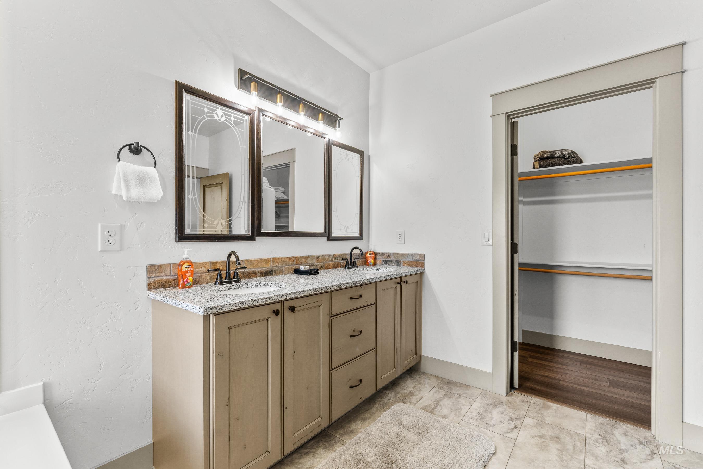 1089 Graham Dr, McCall, Idaho 83638, 5 Bedrooms, 2.5 Bathrooms, Residential For Sale, Price $1,399,000,MLS 98971900