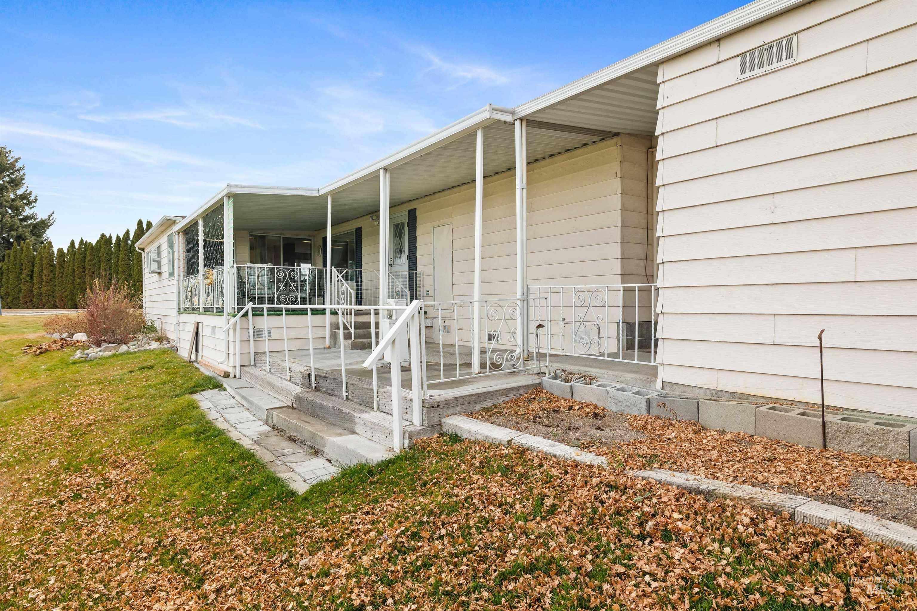 450 Pole Line, Twin Falls, Idaho 83301, 2 Bedrooms, 2 Bathrooms, Residential For Sale, Price $85,000,MLS 98971901