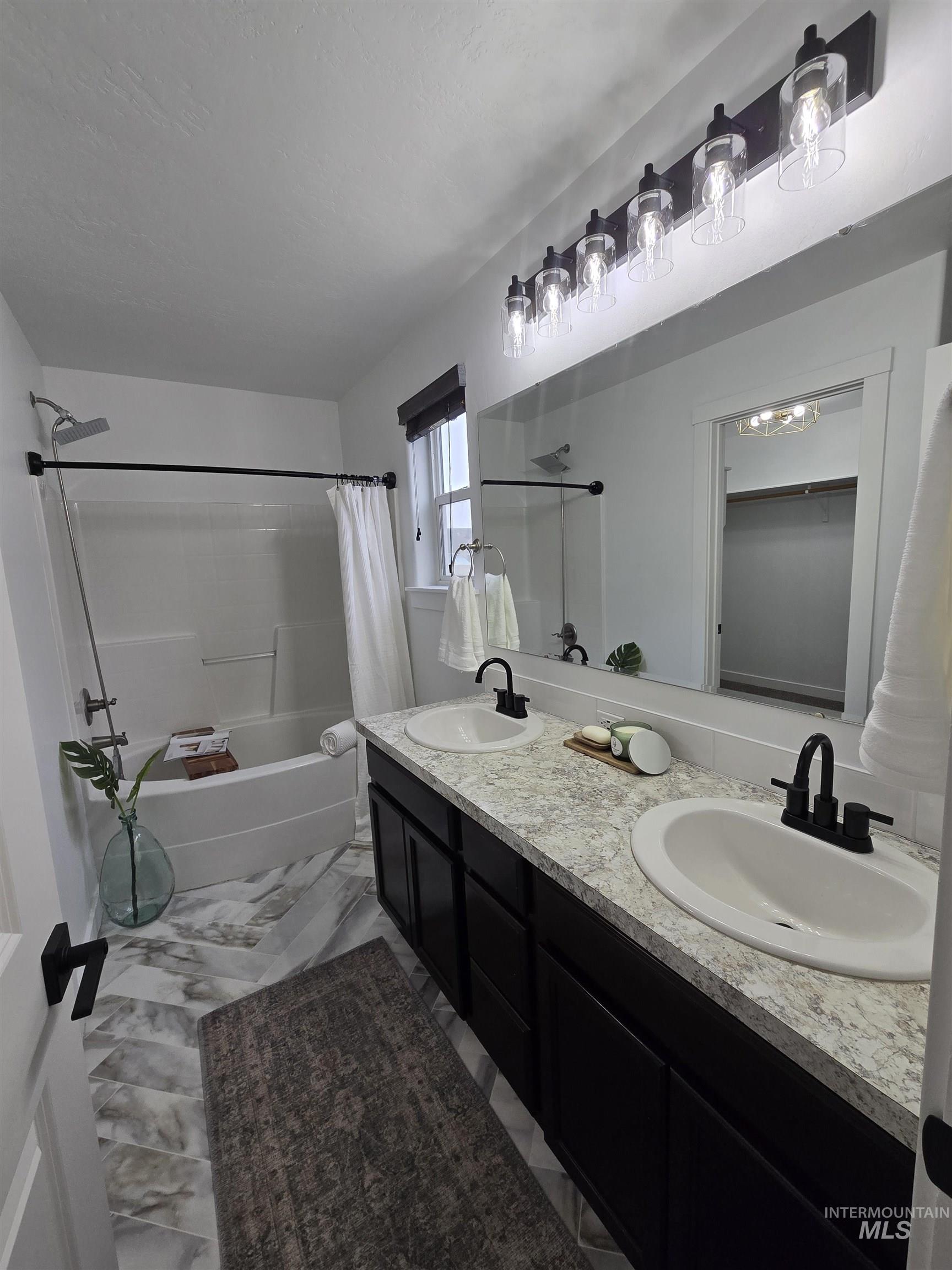 19359 WARBLER WAY, Caldwell, Idaho 83605, 4 Bedrooms, 2 Bathrooms, Residential For Sale, Price $385,000,MLS 98971902